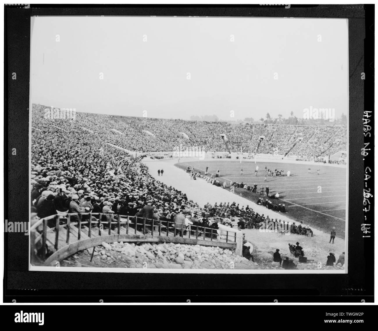 ROSE BOWL del gioco del calcio, vista nord-est, 1923 - Rose Bowl Stadium, 1001 Rose Bowl Drive, Pasadena, nella contea di Los Angeles, CA Foto Stock