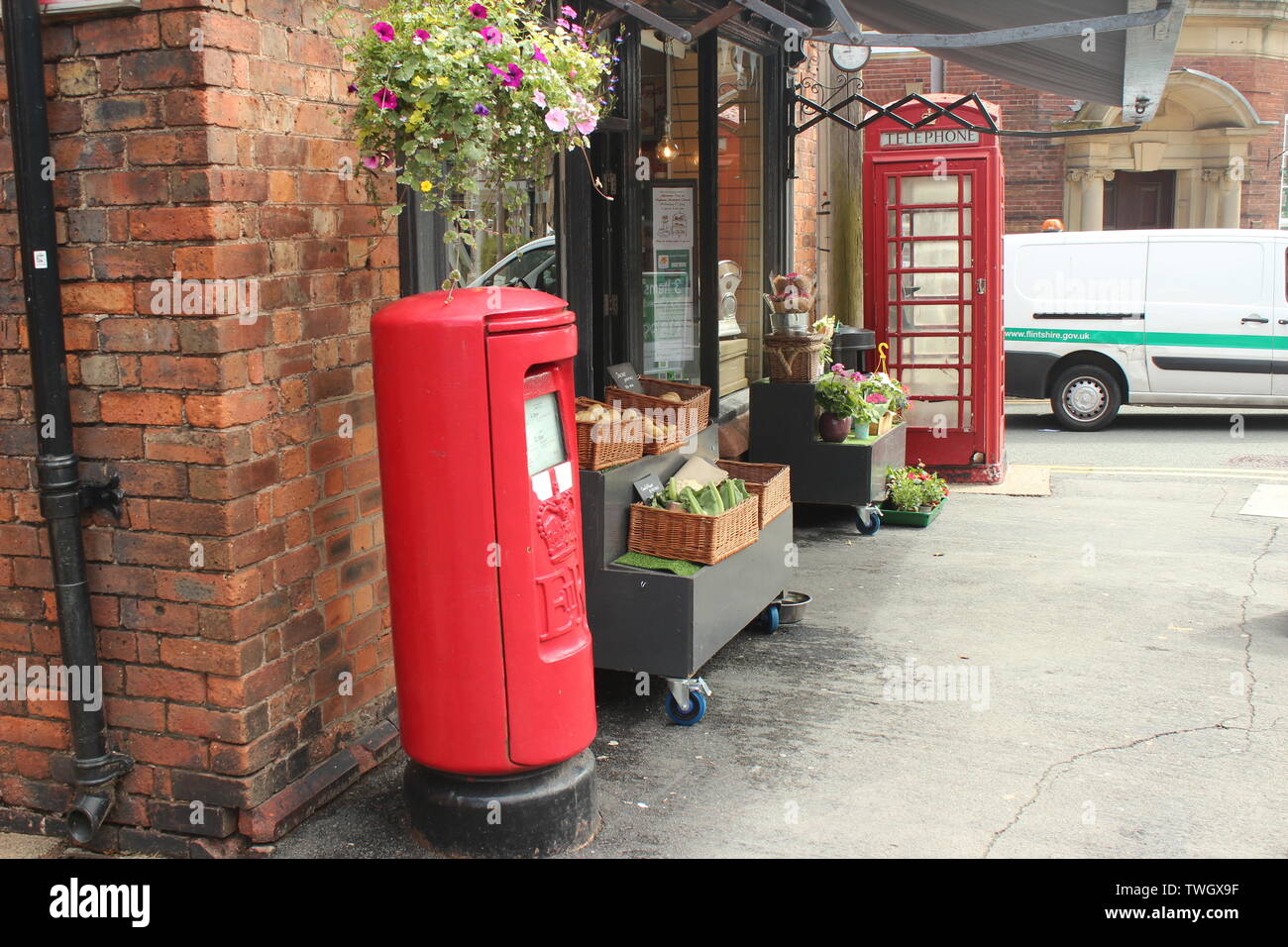 Hawarden è un piccolo villaggio di Deeside, Clwyd, il Galles, in Galles/confine inglese Foto Stock