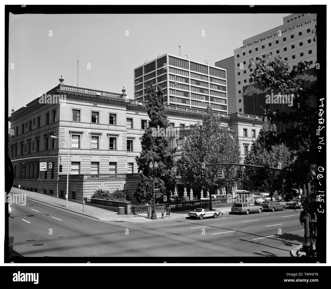 Posteriore (est) e le elevazioni del nord - Portland City Hall, 1220 Southwest Fifth Avenue, Portland, Multnomah County, o Foto Stock