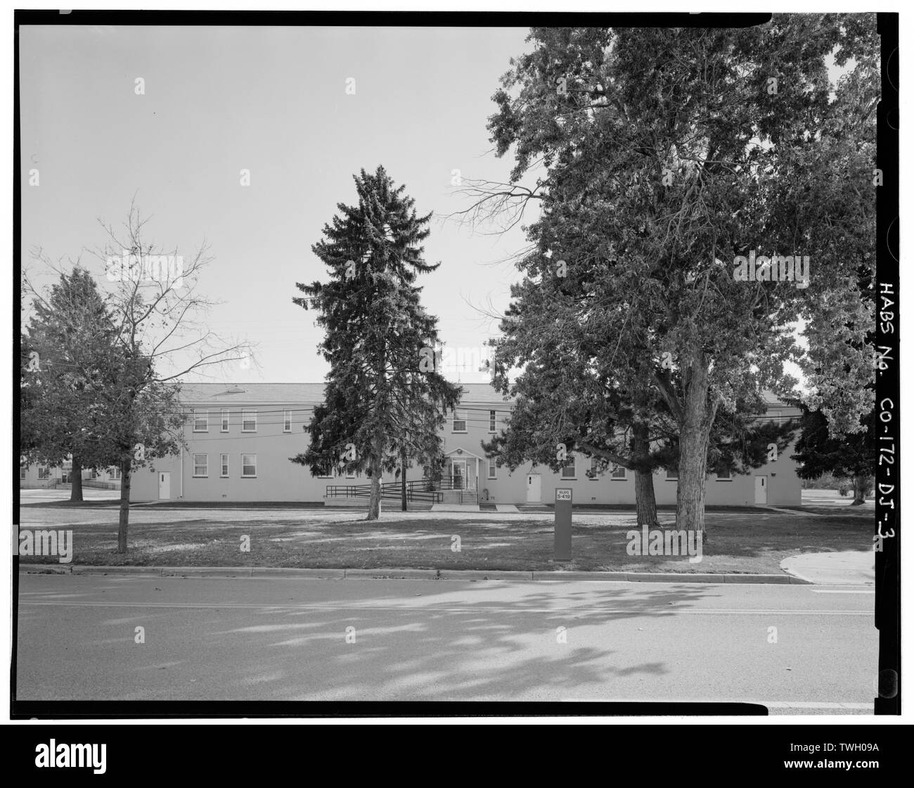 Posteriore (lato nord) - Fitzsimons Ospedale Generale di Corso di laurea " ufficiali " quarti, West Harlow Avenue e a sud Hutton Street, angolo sud-est, Aurora, Adams County, CO Foto Stock