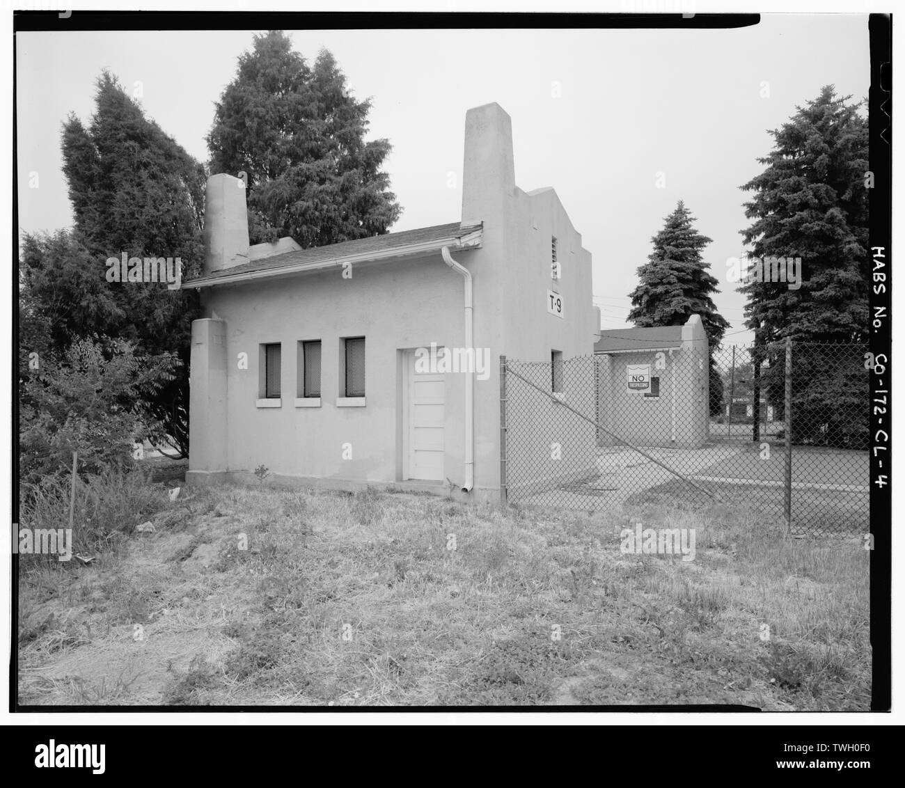 Posteriore (lato nord-est) e lato sud-est dell'Edificio 9 - Fitzsimons General Hospital, Ingresso Gateway, East Colfax Avenue e Peoria Street, Angolo Nordest, Aurora, Adams County, CO Foto Stock