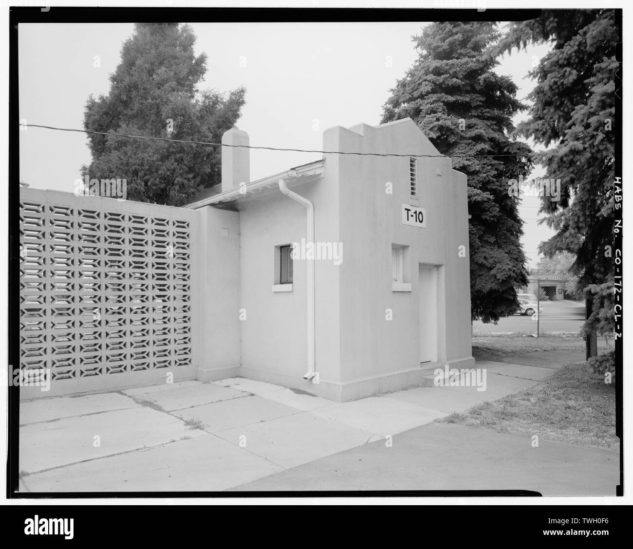 Posteriore (lato nord-est) e lato sud-est dell'Edificio 10 - Fitzsimons General Hospital, Ingresso Gateway, East Colfax Avenue e Peoria Street, Angolo Nordest, Aurora, Adams County, CO Foto Stock