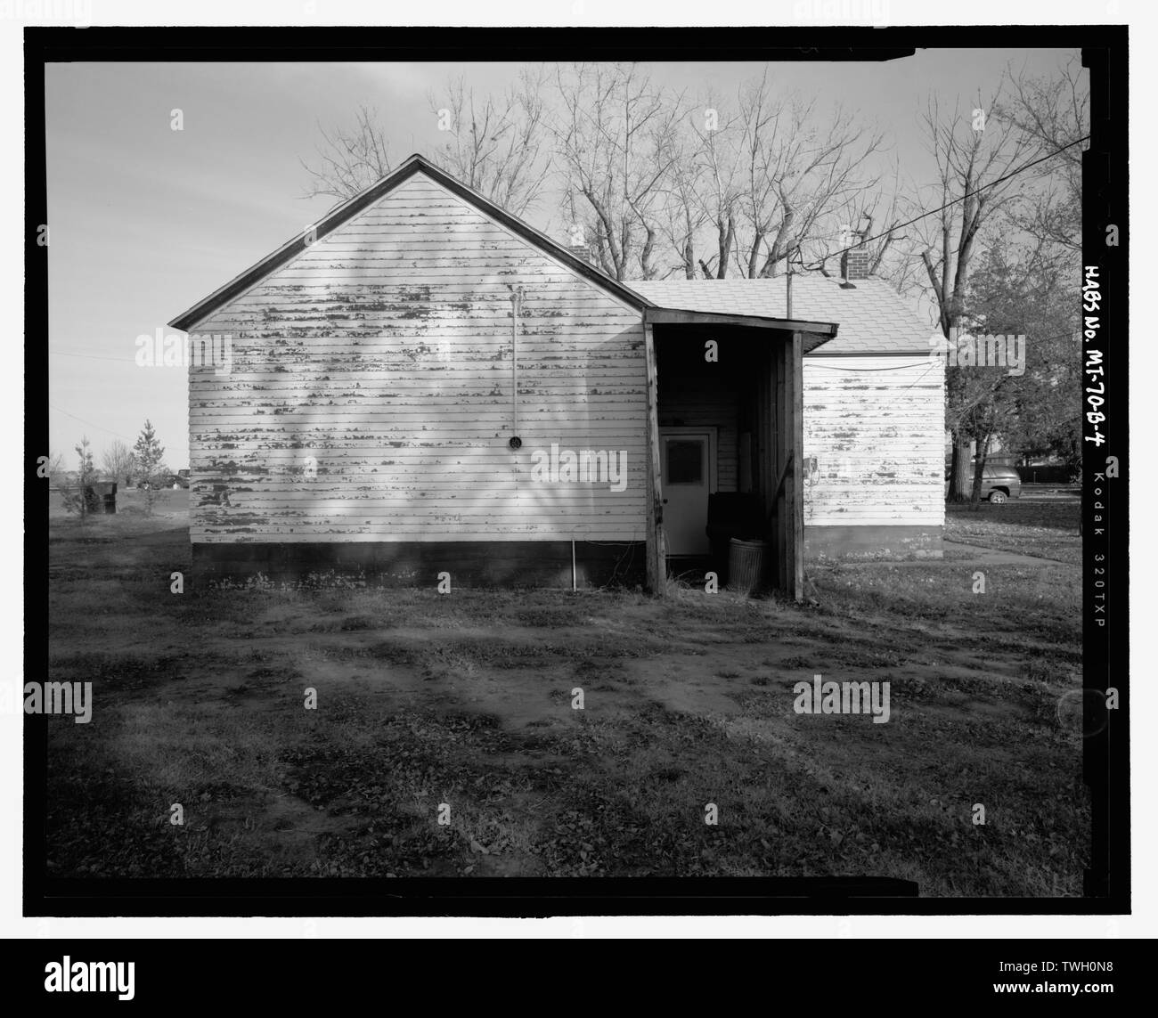 Posteriore (a ovest), vista da est - Fort Peck Indian Boarding School, dipendente di quarti, angolo sud-ovest di Assiniboine Avenue e Riverside Drive, pioppo, Roosevelt County, MT Foto Stock