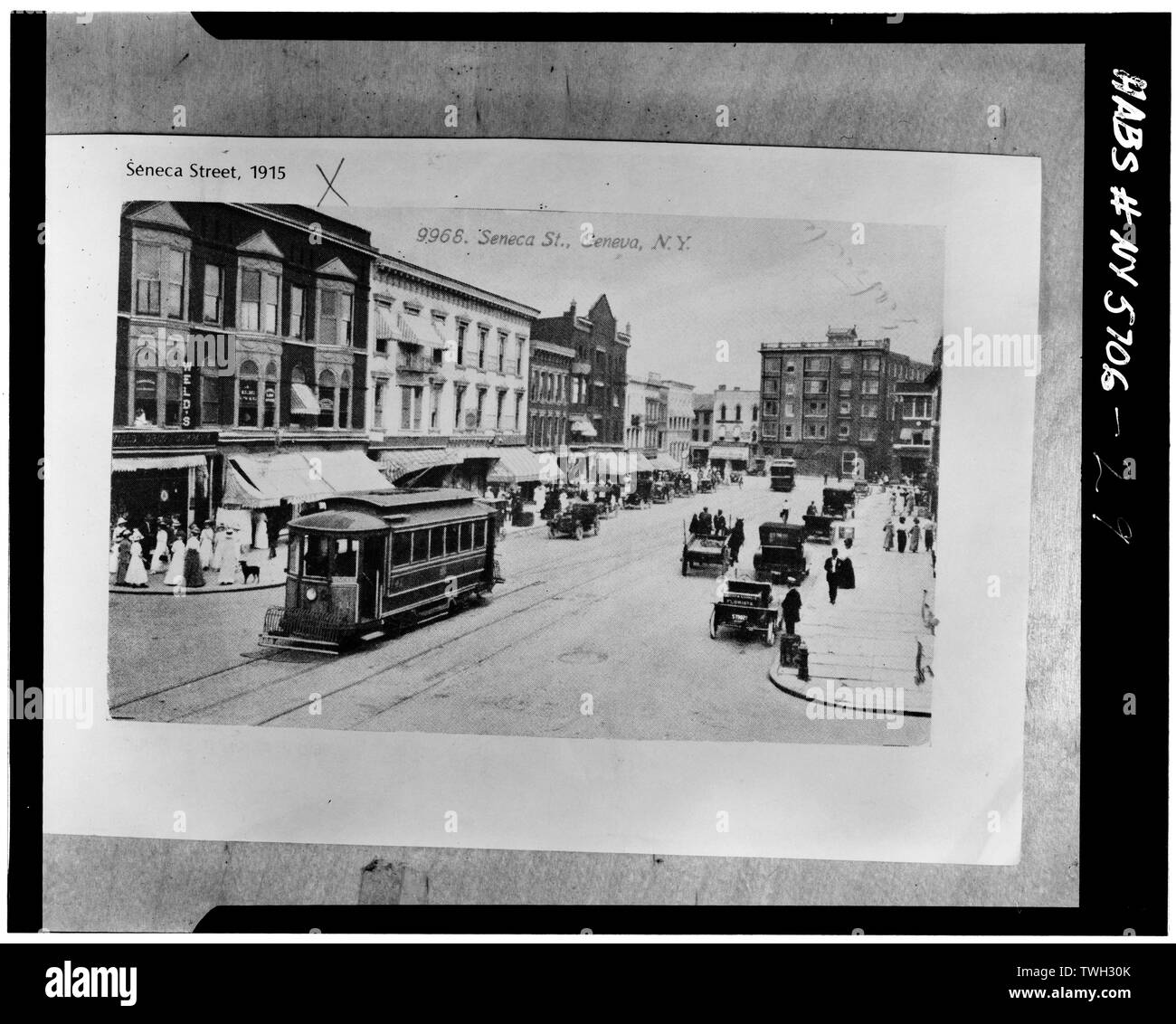 Rapporto dell'hotel ad altri edifici del centro, presa 1915. L'hotel si trova nel retro della strada a destra - Nester Hotel, 529-533 Exchange Street, Ginevra, Ontario County, NY Foto Stock