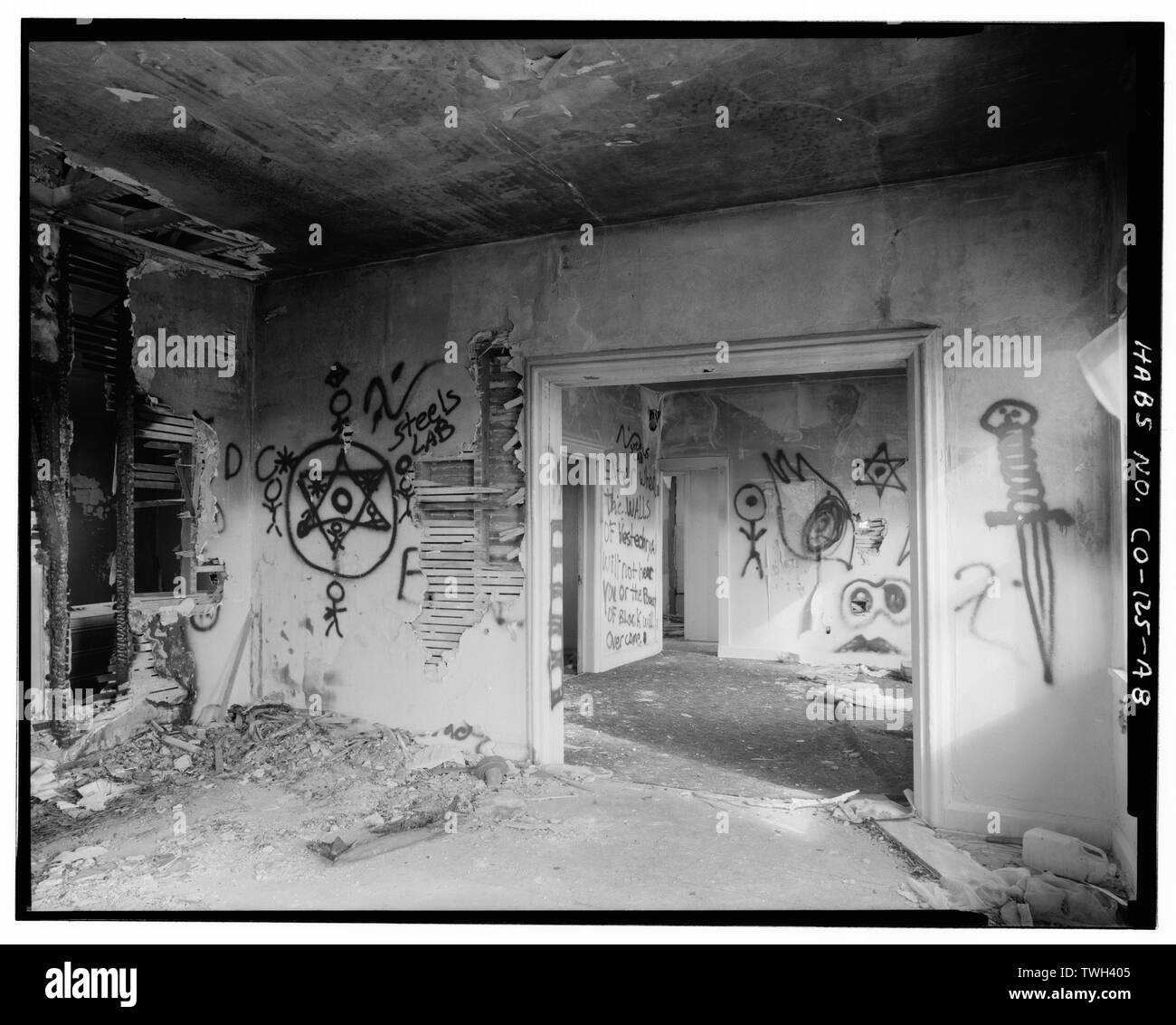 Residence, interno soggiorno, guardando dalla porta anteriore. - Altman Fattoria, Casa, dal lato est di Buckely Road, a mezzo miglio a sud di settanta-Second Avenue, Denver, Contea di Denver, CO Foto Stock