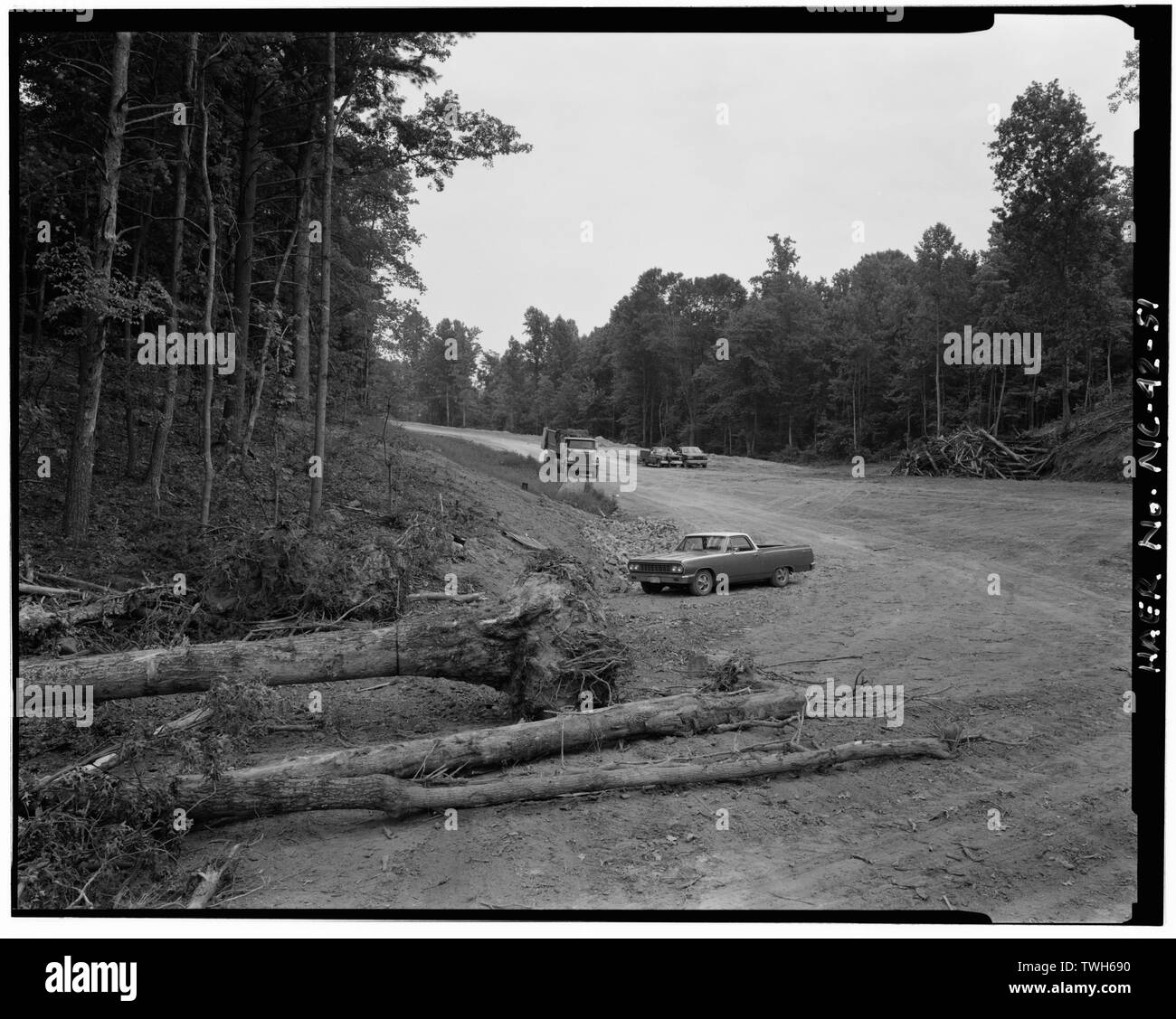 Roanoke River Parkway. Vista della costruzione del 2.2 miglio spur road nel 1996, forse l'ultima grande nuovo progetto di costruzione sul Parkway. Verso sud-sudest. - Blue Ridge Parkway, tra il Parco Nazionale di Shenandoah e Great Smoky Mountains, Asheville, Buncombe County, NC Foto Stock