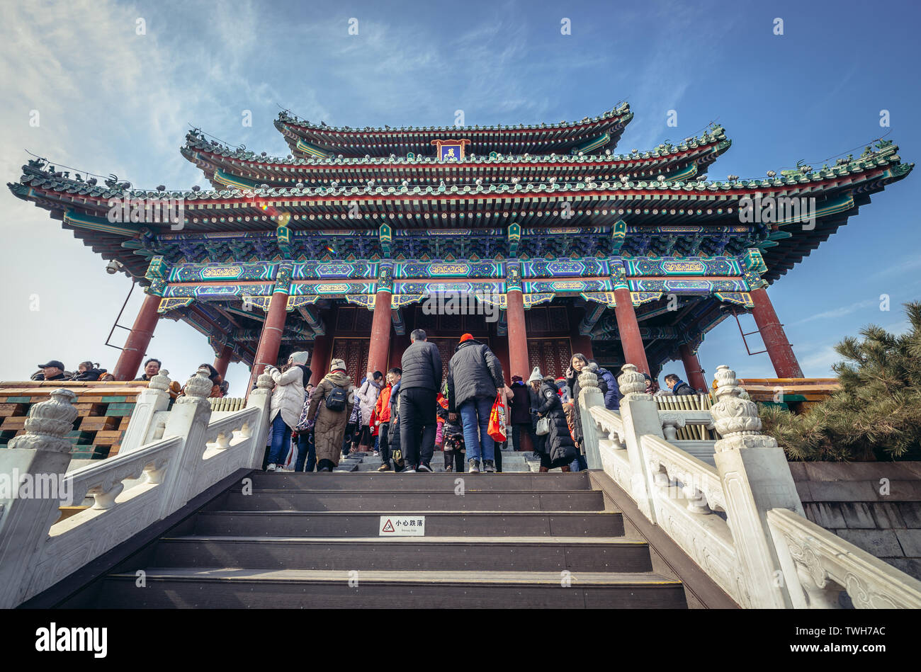 Il padiglione dell'eterna primavera Padiglione sulla cima della collina di  Jingshan Park a Pechino in Cina Foto stock - Alamy