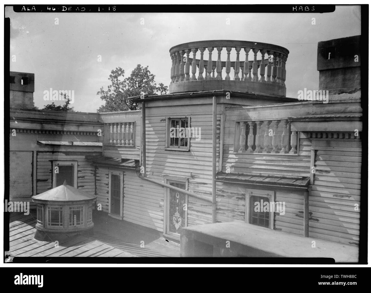 Tetto guardando a sud-est mostra parapetto. 1936 - Gaineswood, 805 South Cedar Street, Demopolis, Marengo County, AL Foto Stock