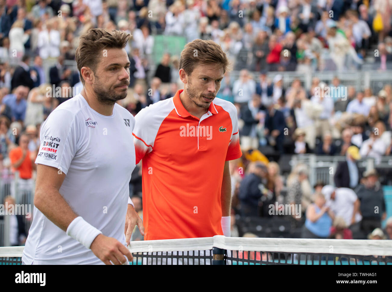 La Queens Club di Londra, Regno Unito. Xx Giugno 2019. Il giorno 4 della febbre campionati ad albero. Il numero di semi di 7 Stan Wawrinka (SUI) viene messo K.O. da Nicolas MAHUT (FRA) sul Centre Court, Mahut vincendo 3-6 7-5 7-6 (2), per un posto nei quarti di finale. Credito: Malcolm Park/Alamy Live News. Foto Stock