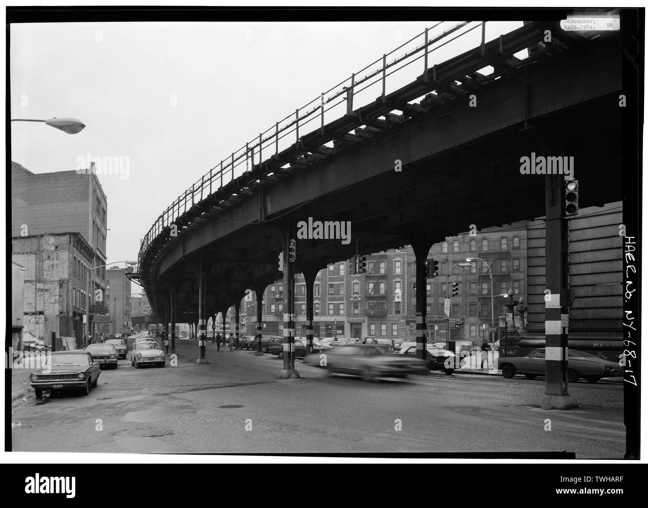 S-Curve su 3RD AVENUE EL LINEA; vista generale è a sud ovest a 161 ST., BRONX CO. COURTHOUSE A DESTRA. - Interborough Rapid Transit Company, la Terza Avenue linea sopraelevata, Borough del Bronx, New York New York County, NY Foto Stock