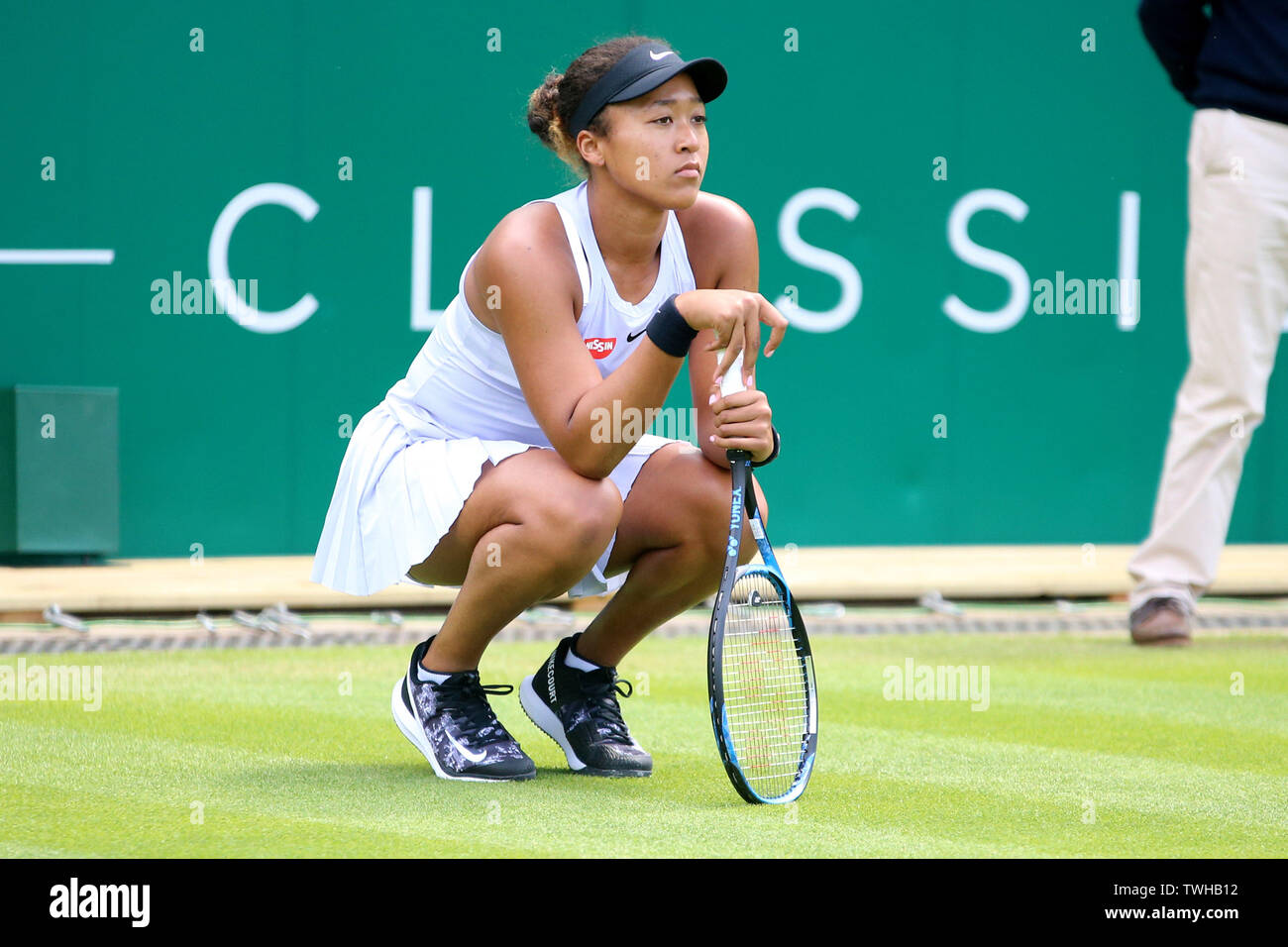 Birmingham, Regno Unito. Xx Giugno, 2019. Naomi di Osaka in Giappone guarda sconsolato durante la sua partita contro Yulia Putintseva presso la natura Valle Classic 2019, internazionale di tennis femminile, giorno 2 al Edgbaston Priory Club a Birmingham, Inghilterra giovedì 20 giugno 2019. Si prega di notare che solo uso editoriale. pic da Tom Smeeth/Andrew Orchard fotografia sportiva./Alamy Live News Credito: Andrew Orchard fotografia sportiva/Alamy Live News Foto Stock