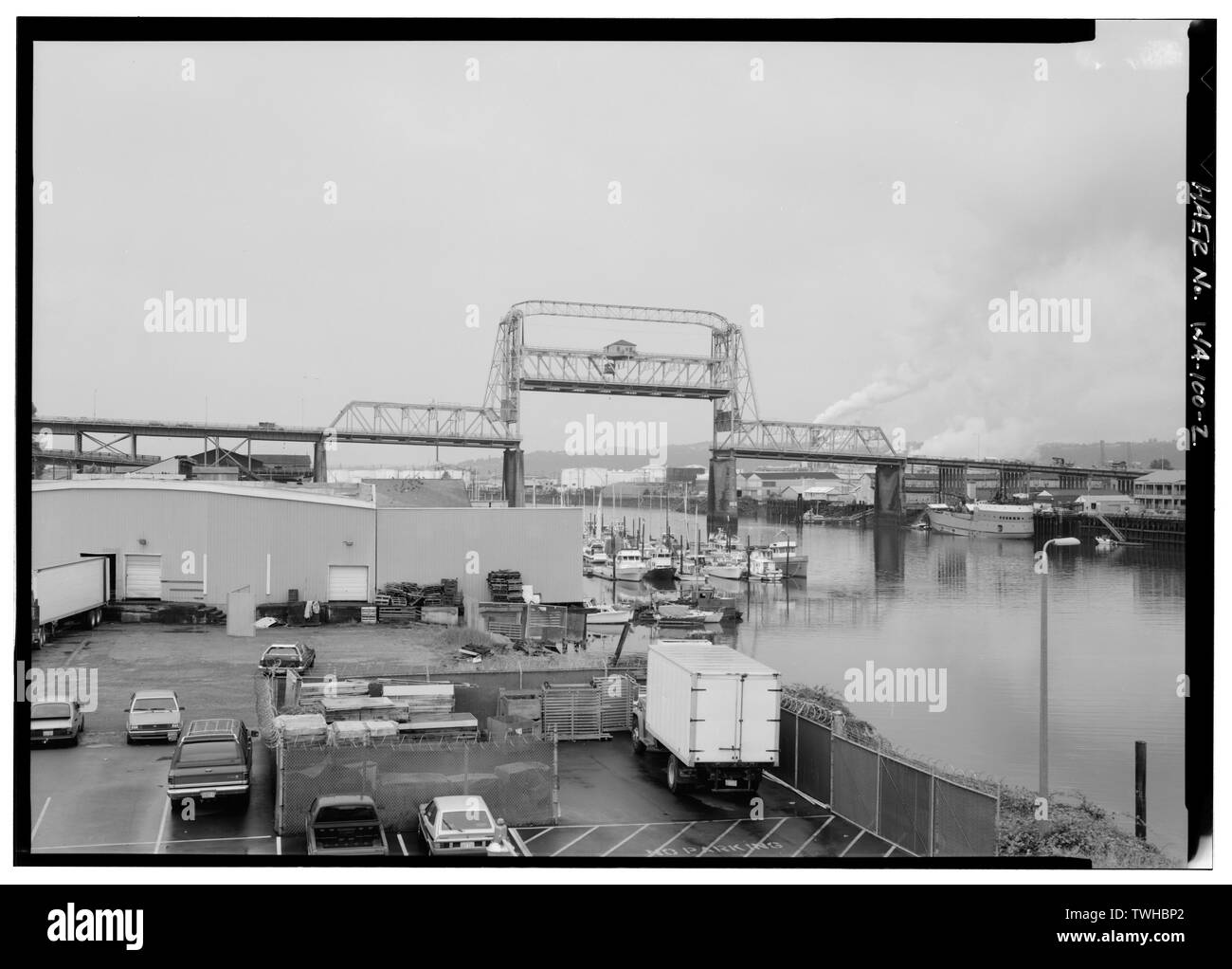 Stessa VISTA CON PONTE IN POSIZIONE APERTA - città ponte navigabile, Spanning città fluviale presso la State Route 509, Tacoma, Pierce County, WA; Stumpf, Karl W, trasmettitore Foto Stock