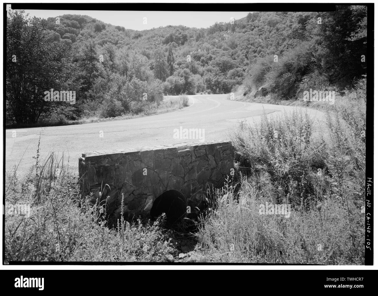 Lo scisto è il canale sotterraneo HEADWALL, rivolto verso sud-ovest - Generals Highway, tre fiumi, Tulare County, CA Foto Stock