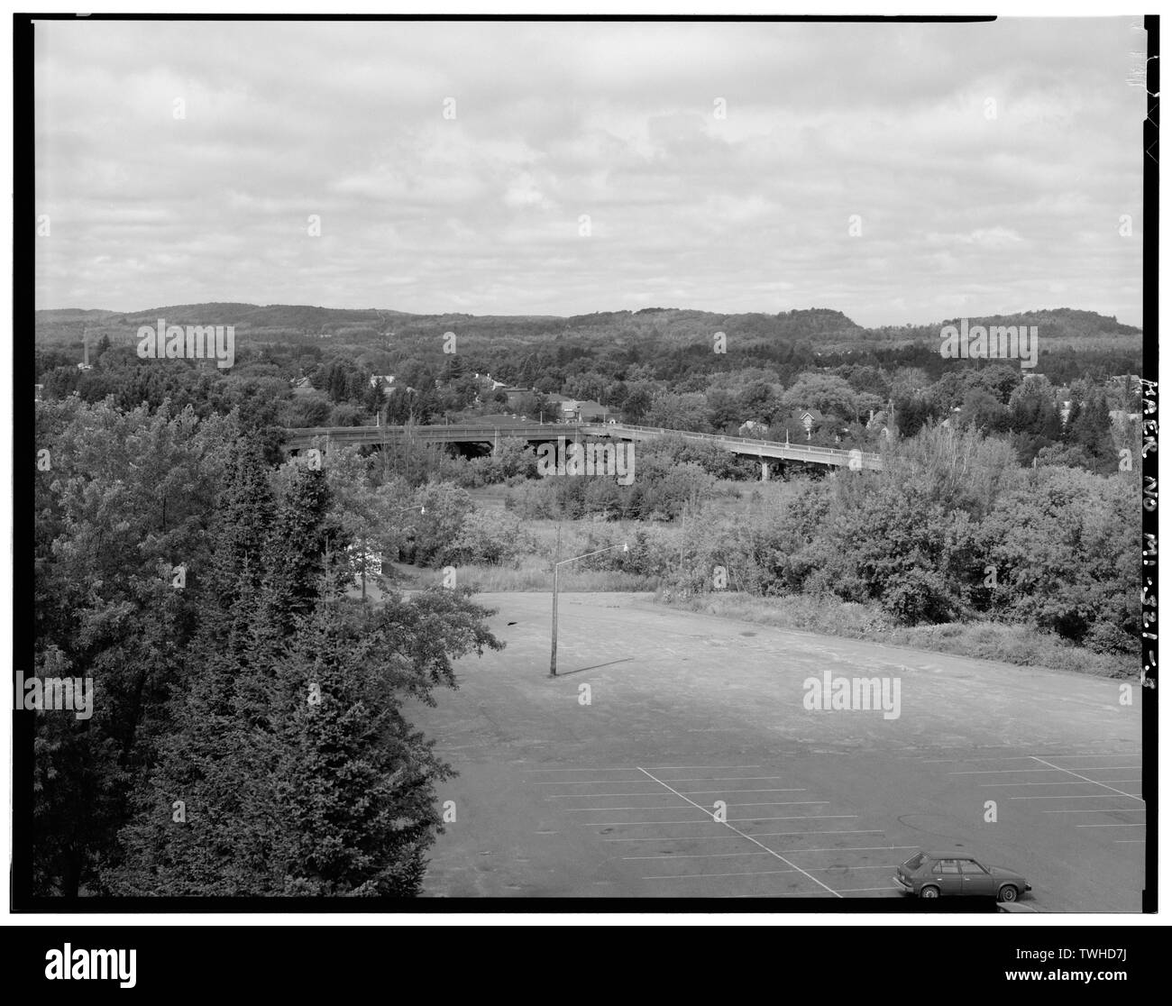 SE la vista in elevazione di alta scuola TETTO - Mansfield Street viadotto, Spanning railroad diritto-di-modo R47W, T47N, Sezione 24, Ironwood, Gogebic County, MI Foto Stock