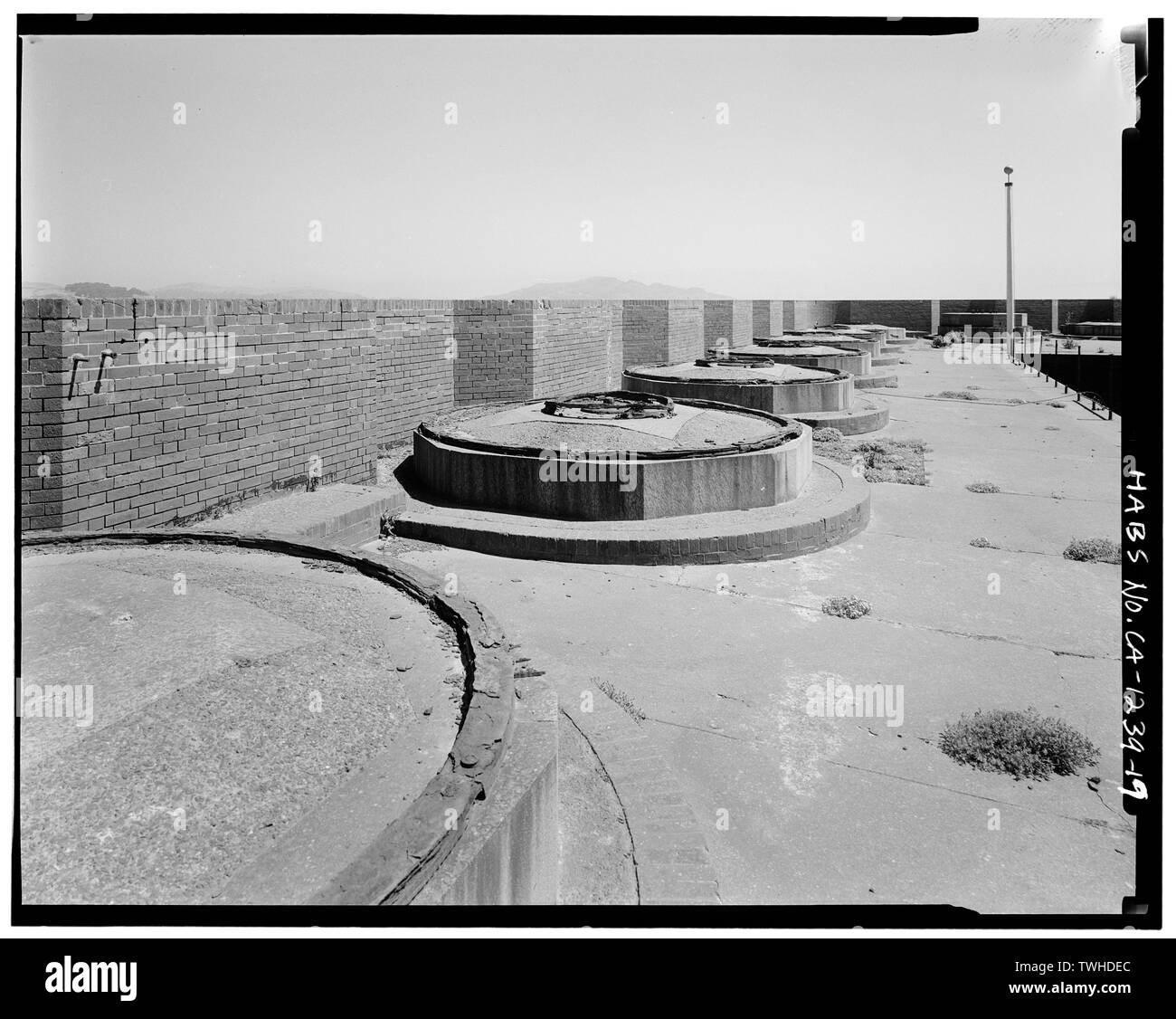 Pistola SEAWARD POSIZIONI SUL TETTO - Fort Point, U.S. Autostrada 101, San Francisco, San Francisco County, CA Foto Stock