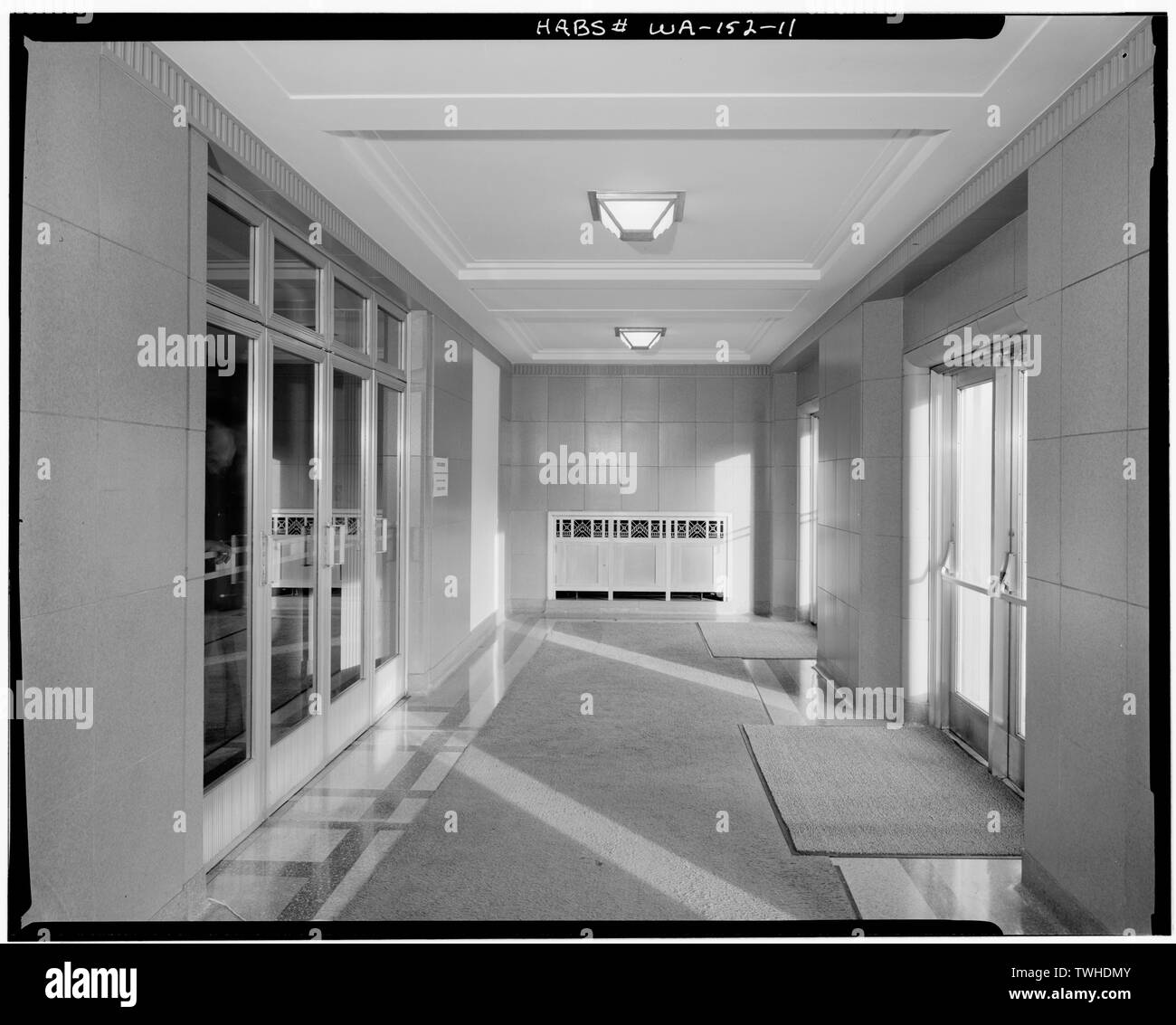 Secondo Piano (Sesta Avenue) VESTIBOLO D'INGRESSO - U. S. Courthouse, 1010 Fifth Avenue, Seattle, King County, WA; Maul, David, trasmettitore Foto Stock