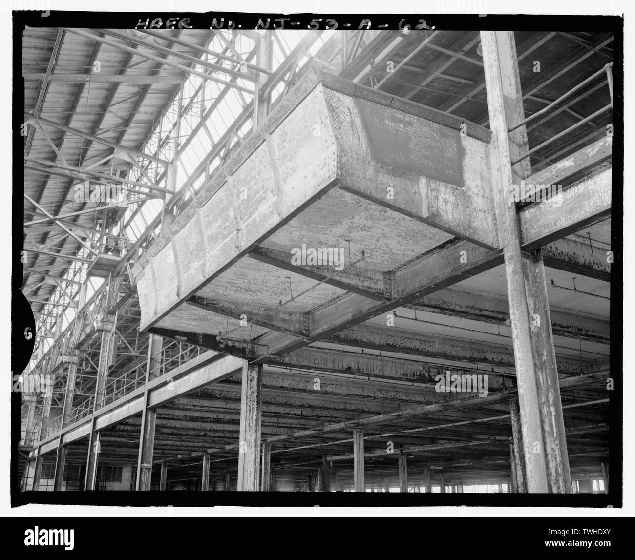 Balcone al secondo piano di fondo della baia, 54-1 nord, nord - Ford Motor Company Edgewater impianto di assemblaggio, montaggio edificio, 309 River Road, Edgewater, Bergen County, NJ Foto Stock