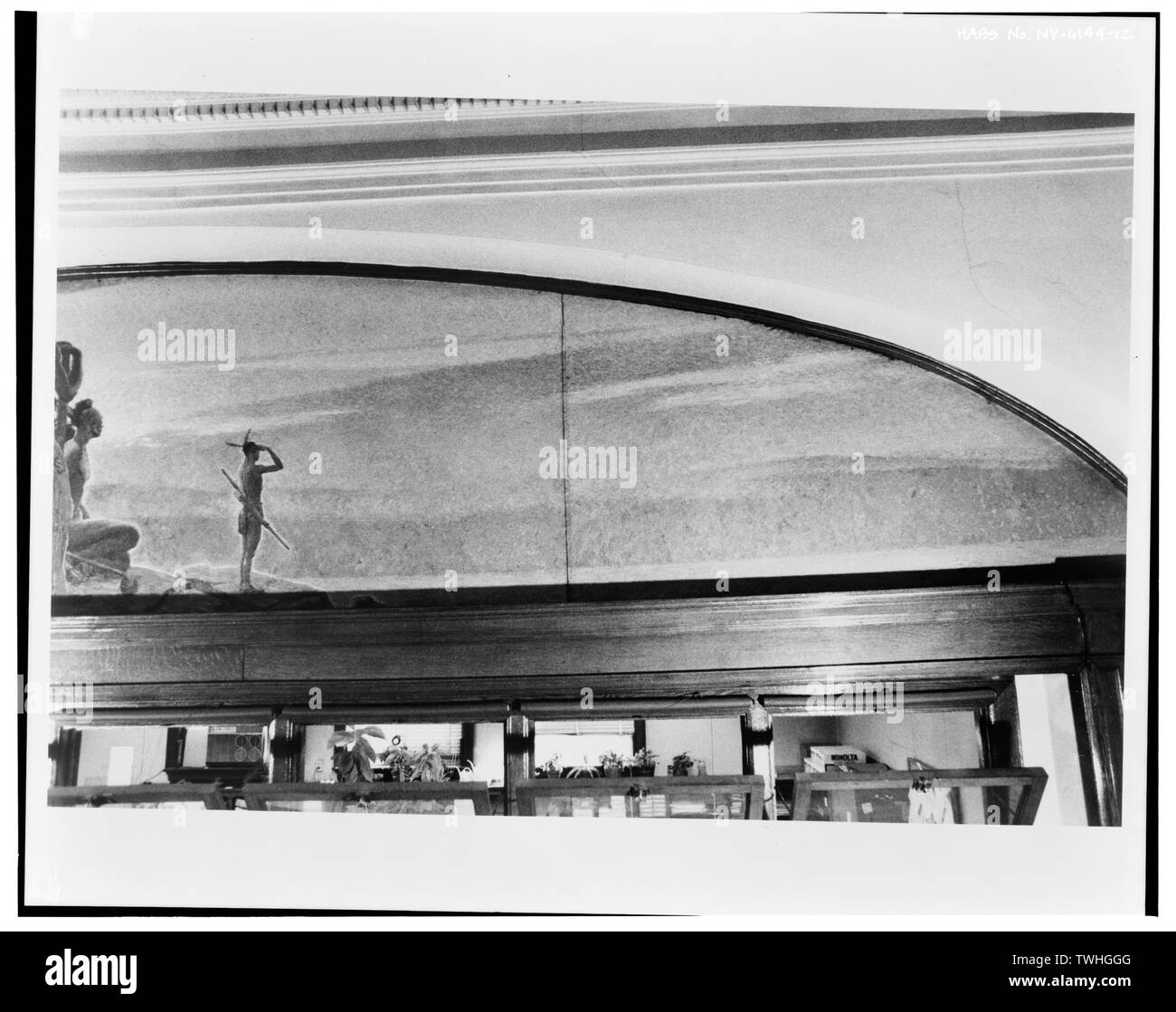 Secondo piano, Biblioteca dei bambini, lunetta pittura 'scoperta' DA DAVID HUTCHINSON, EST metà, guardando ad Est - Yonkers biblioteca pubblica, Nepperhan Avenue e a sud di Broadway, Yonkers, Westchester County, NY Foto Stock