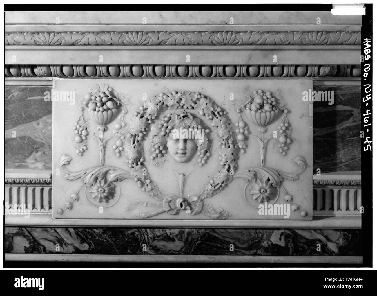 Secondo piano, dettaglio della porzione centrale del caminetto in marmo MANTEL, parete sud, NORTHWEST CAMERA - Gracie Mansion, Carl Schurz Park, a est di sessanta-ottavo Street, New York New York County, NY Foto Stock