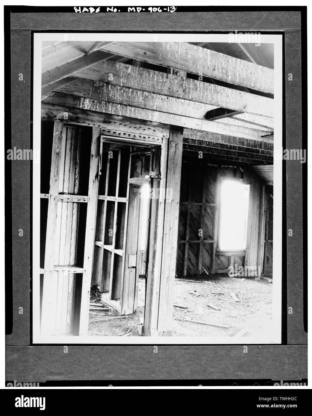 Secondo piano, porta le inquadrature e le travi del soffitto - Cedar Point Lighthouse, Cedar Point a Patuxent River e la baia di Chesapeake, Lexington Park, St. Mary's County, MD; Toy, Benjamin F; Chesapeake Divisione, Naval Facilities Engineering Command, fotografo; Earle, Lawrence P, storico Foto Stock