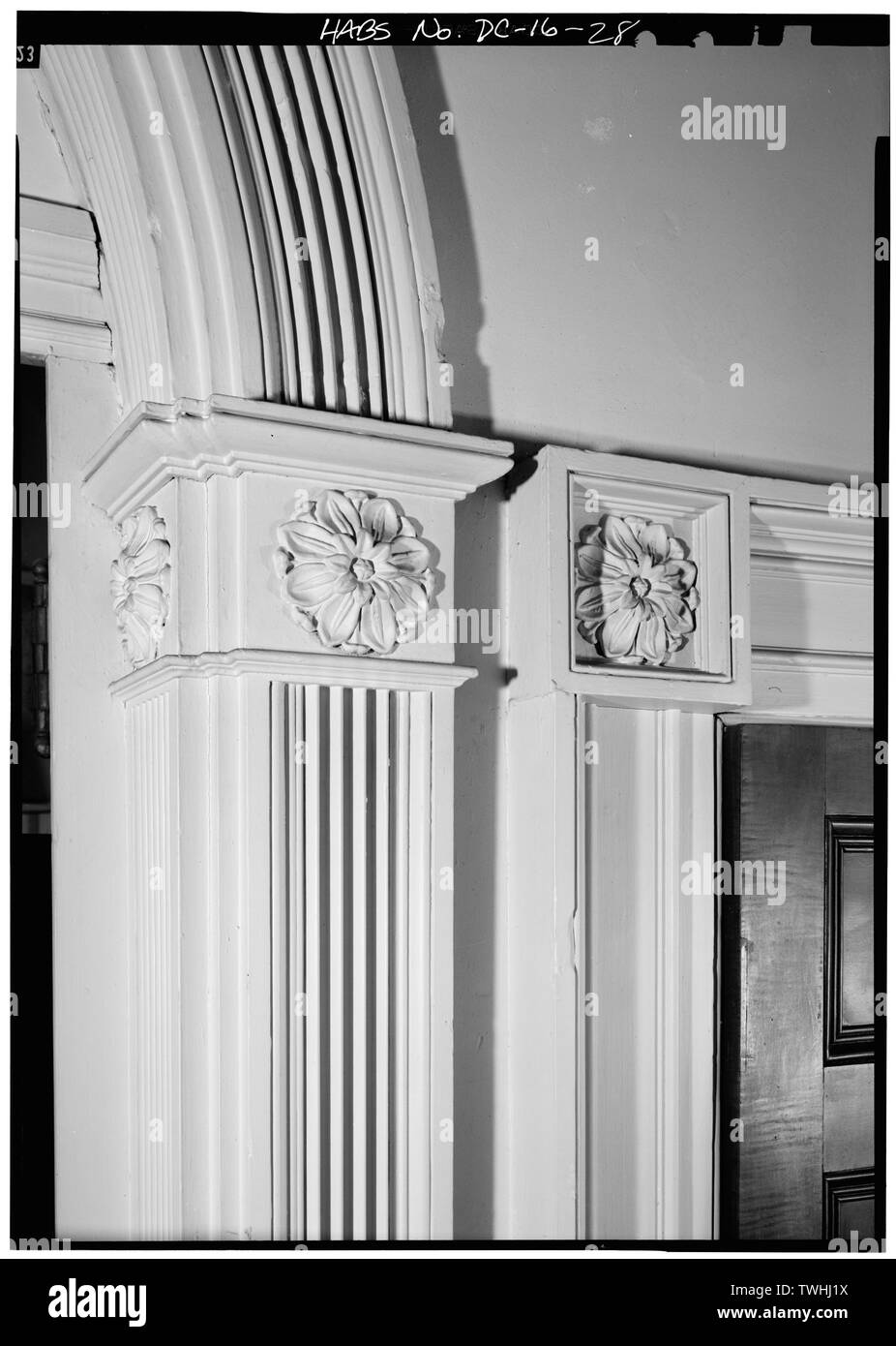 Secondo piano, scale HALL, particolare del pilastro e sportello di formatura - Decatur House, il National Trust per la conservazione storica, 748 Jackson posto a nord-ovest di Washington, Distretto di Columbia, DC Foto Stock