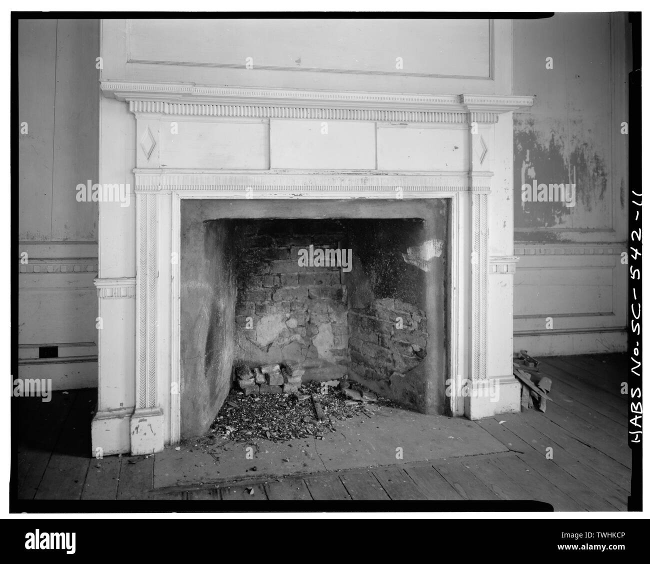 Secondo piano, a sud est della camera, PARETE NORD- mantello dettaglio - Elizabeth Barnwell Gough House, 705 Washington Street, Beaufort, Beaufort County, SC; Gough, Elizabeth Barnwell; Barnwell, Nathaniel; Barnwell, Jack; Brooker, Colin; Brooker, Jane Bruce; Historic Beaufort Foundation, sponsor; prezzo, Virginia Barrett, trasmettitore; Boucher, Jack e del fotografo; Brooker, Colin, storico; Bayless, Charles N, fotografo Foto Stock