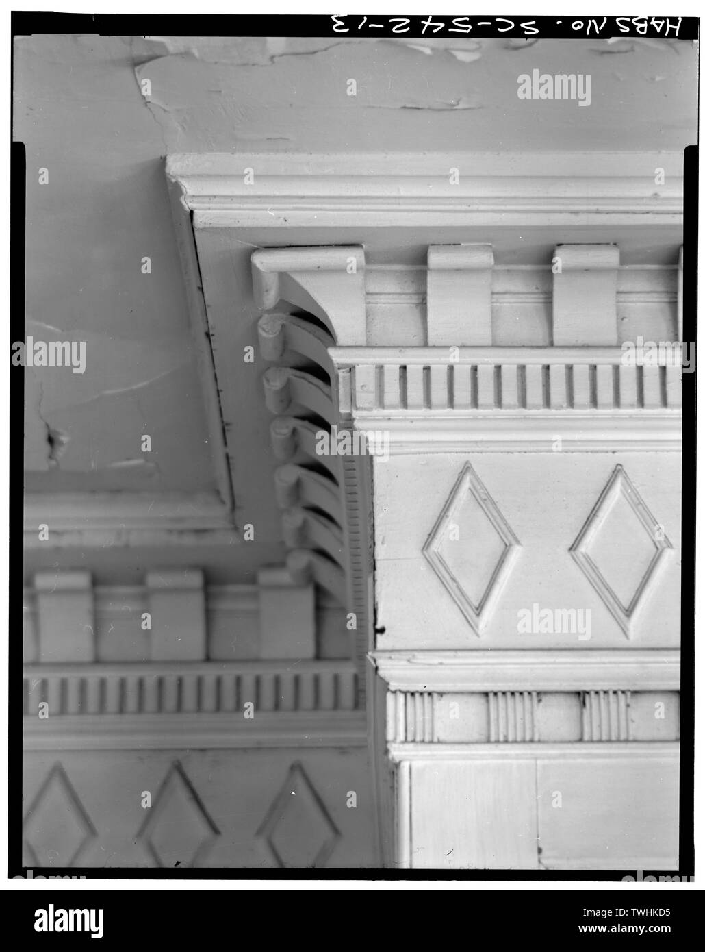 Secondo piano, a sud est della camera- cornicione dettaglio - Elizabeth Barnwell Gough House, 705 Washington Street, Beaufort, Beaufort County, SC; Gough, Elizabeth Barnwell; Barnwell, Nathaniel; Barnwell, Jack; Brooker, Colin; Brooker, Jane Bruce; Historic Beaufort Foundation, sponsor; prezzo, Virginia Barrett, trasmettitore; Boucher, Jack e del fotografo; Brooker, Colin, storico; Bayless, Charles N, fotografo Foto Stock