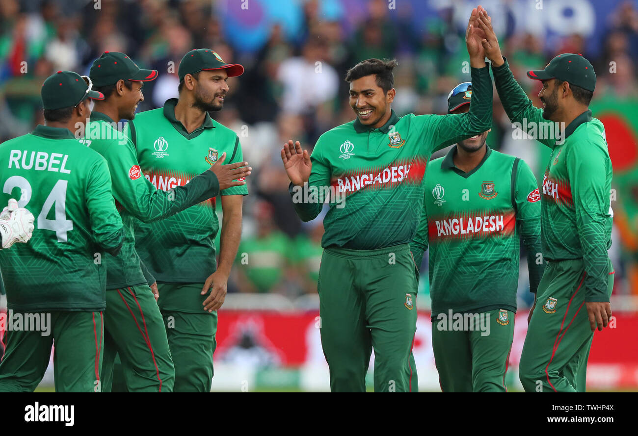 NOTTINGHAM, Inghilterra. 20 giugno 2019: Soumya Sarkar del Bangladesh celebra tenendo il paletto di Aronne Finch di Australia durante il v Australia Bangladesh, ICC Cricket World Cup Match, a Trent Bridge, Nottingham, Inghilterra. Credito: Cal Sport Media/Alamy Live News Foto Stock