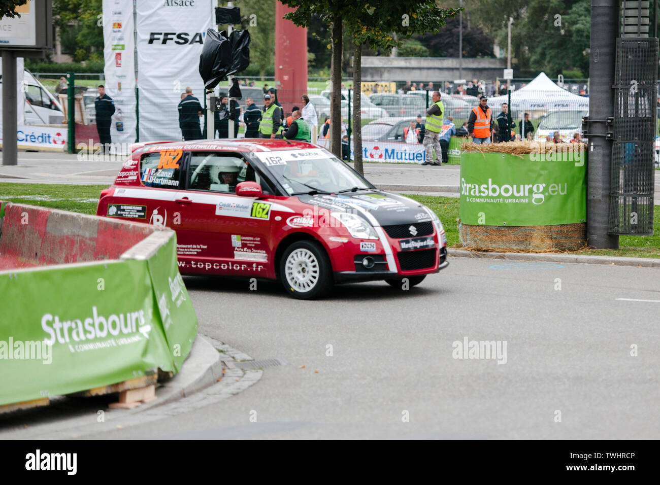 Strasburgo, Francia - Ott 3, 2013:Frederic Zanzi di Francia competere in Suzuki Swift Sport durante la super speciale allo stadio 1 del WRC FRANCIA Foto Stock