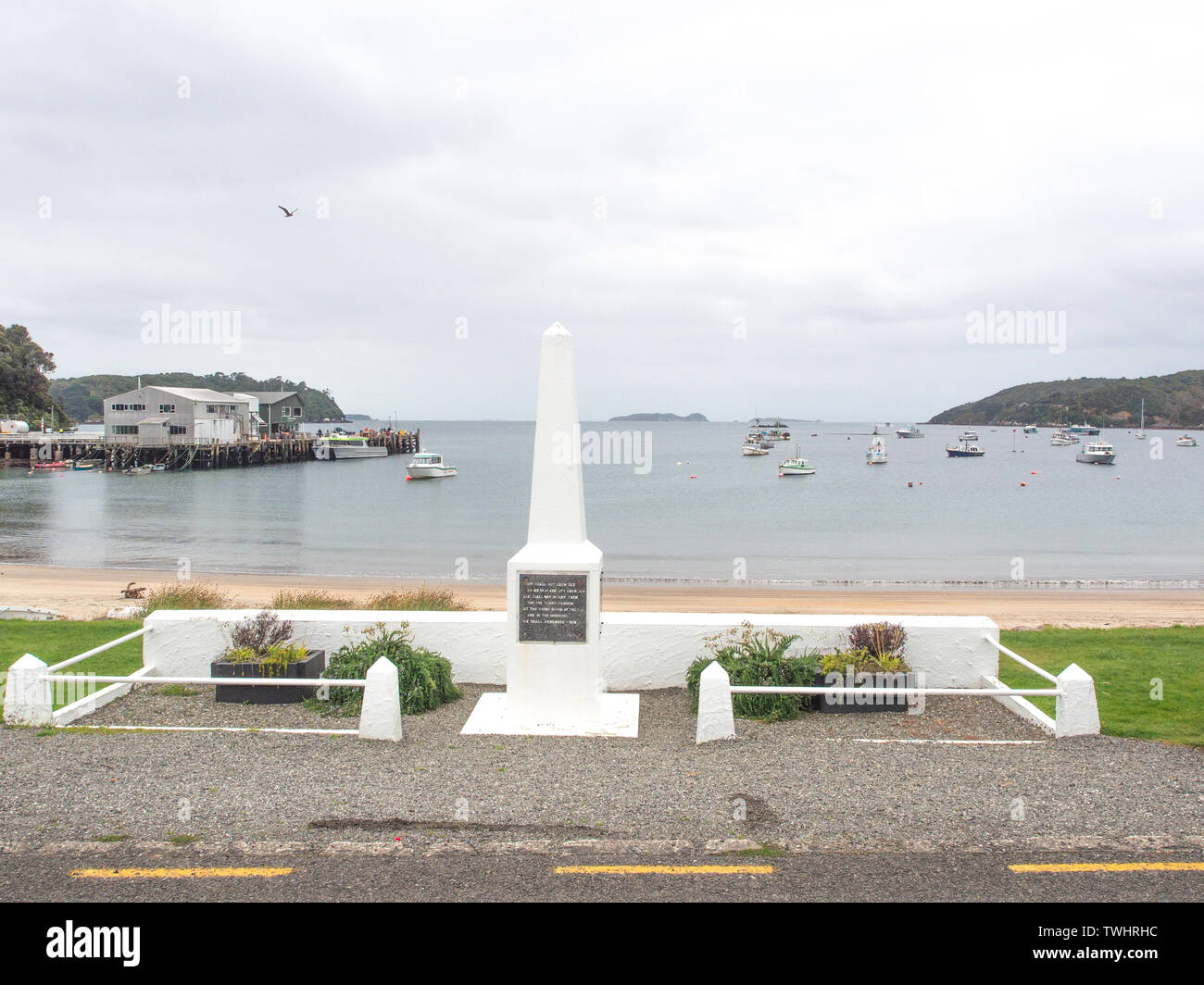 War Memorial obelisco, Halfmoon Bay, Oban, Rakiura Isola Stewart, Nuova Zelanda Foto Stock