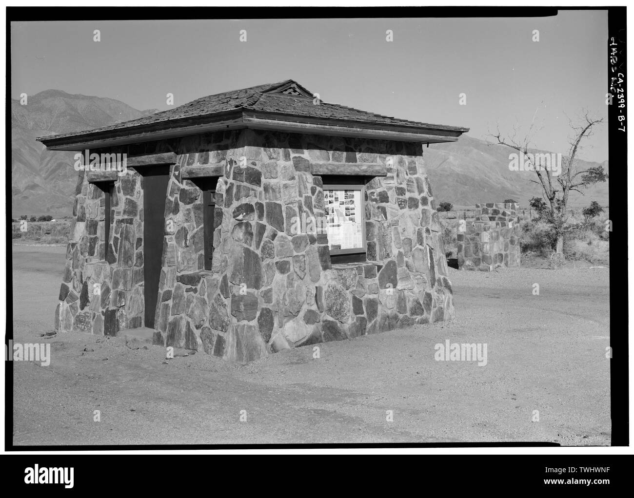 E laterale in alzato posteriore, guardando ad Est - Manzanar War Relocation Center, la polizia militare Post, indipendenza, Contea di Inyo, CA Foto Stock