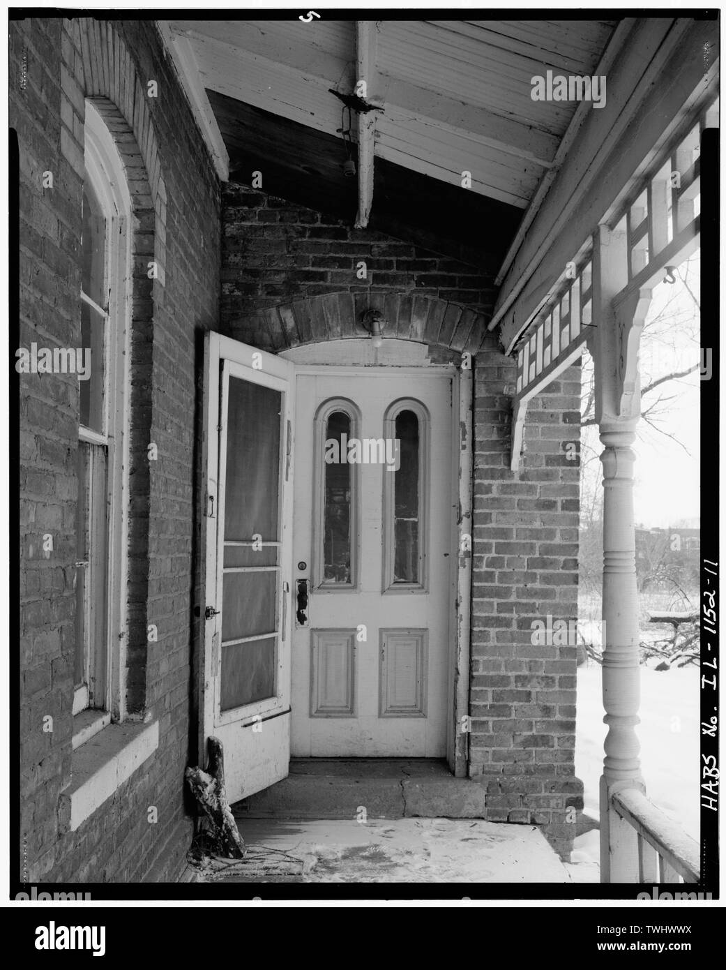 Porta laterale posteriore in direzione est-ovest e ovest - Casa Roemer, 2739 Vecchio Glenview Road, Wilmette, Contea di Cook, il Foto Stock