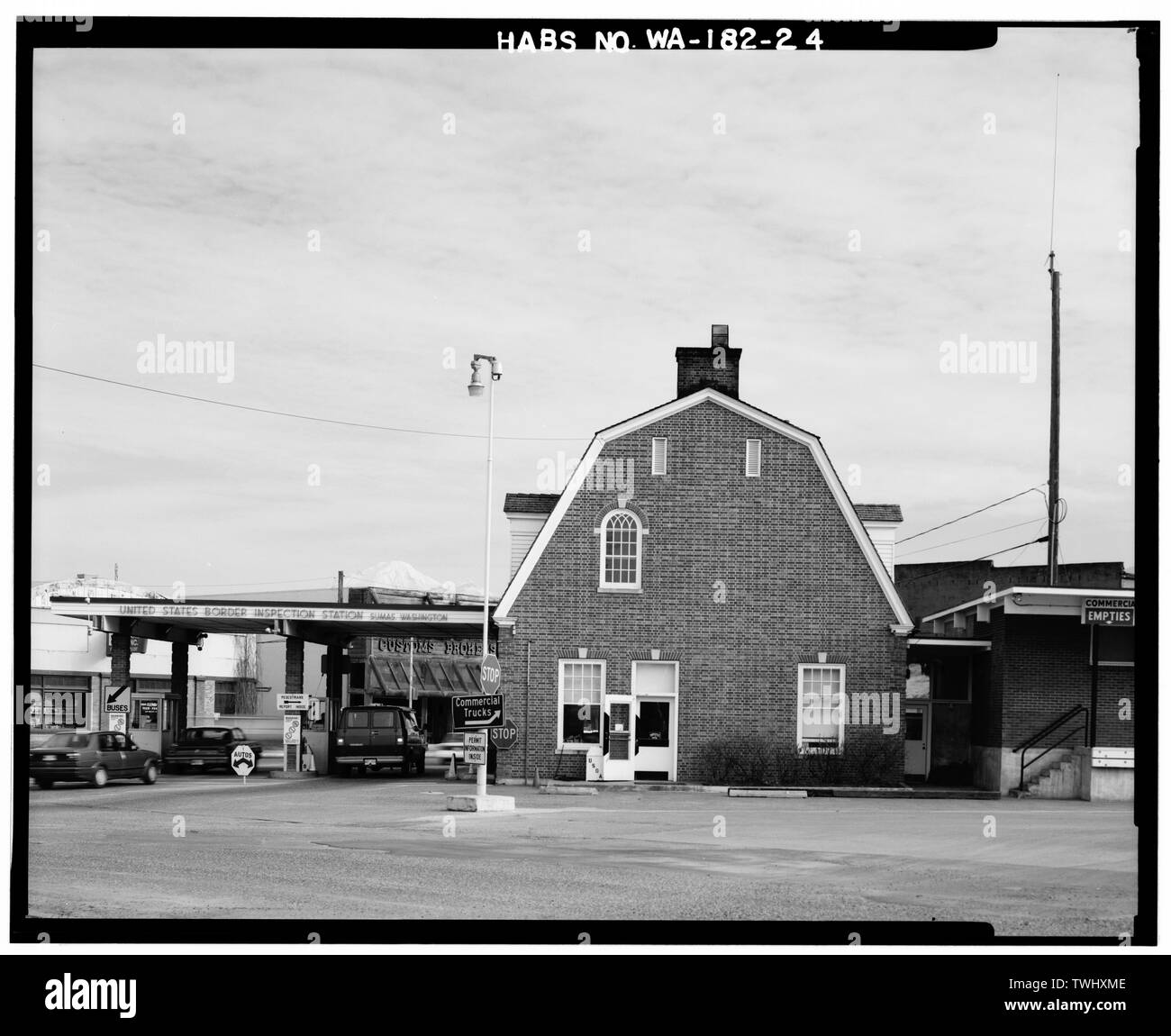Vista laterale da Northwest - U. S. frontiera stazione di ispezione, 103 Cherry Street, Sumas, Whatcom County, WA; Wetmore, James A; Barkost, John Foto Stock