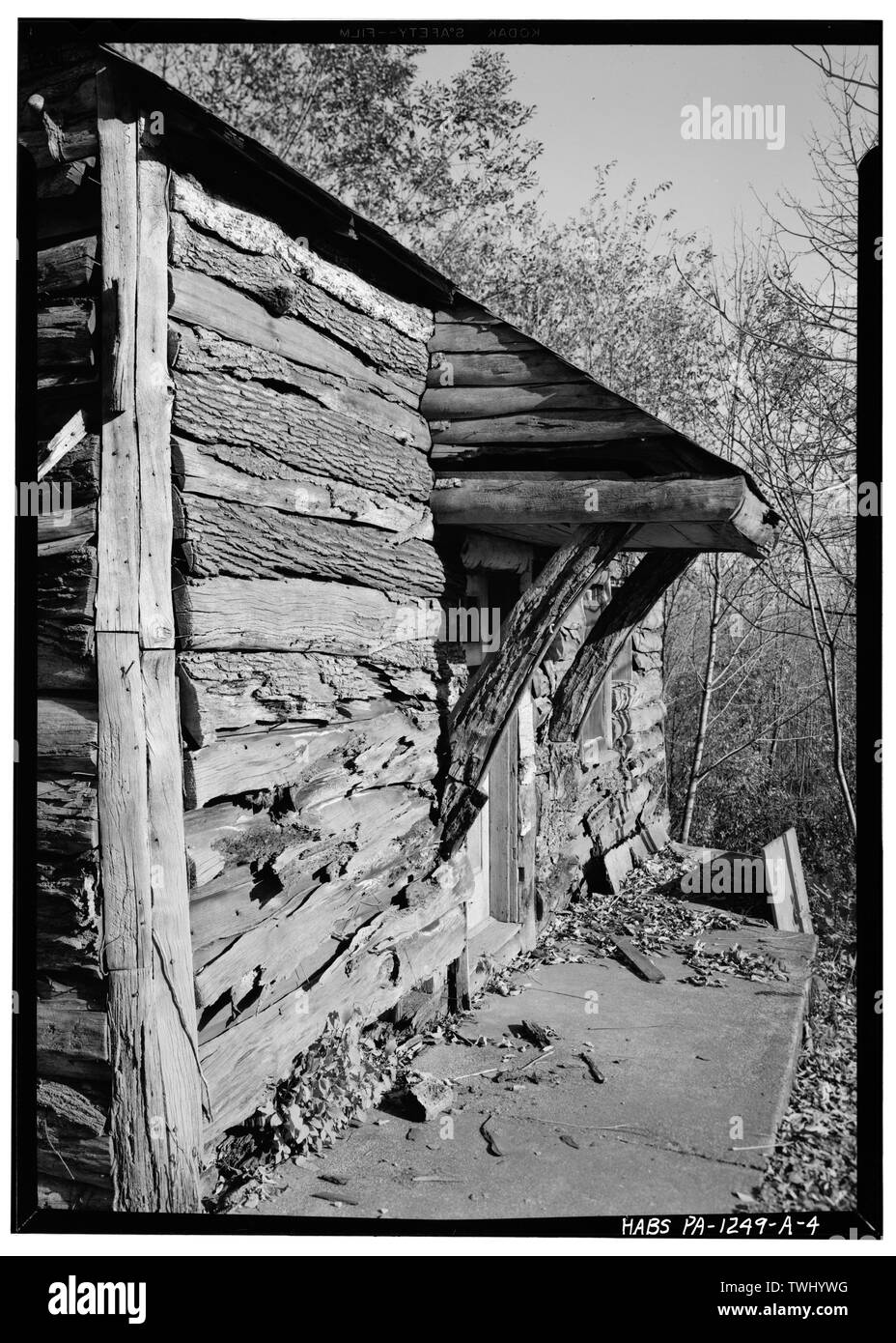 Schierandosi e il dettaglio di una voce - Casa Slateford, piccola dimora, U.S. Route 611 e T709 (Superiore Mount Bethel Township), Portland, Northampton County, PA Foto Stock