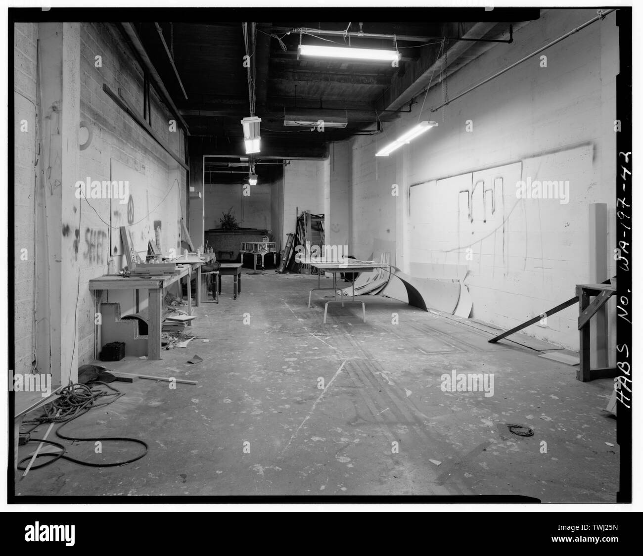Negozio di scena nel seminterrato guardando ad ovest e direttamente al di sotto del backstage come si vede in WA-197-40. (Agosto 1991) - Teatro Fox, Settima Avenue e modo di oliva, Seattle, King County, WA; Ford, Sherwood Demier; Maul, David, trasmettitore Foto Stock