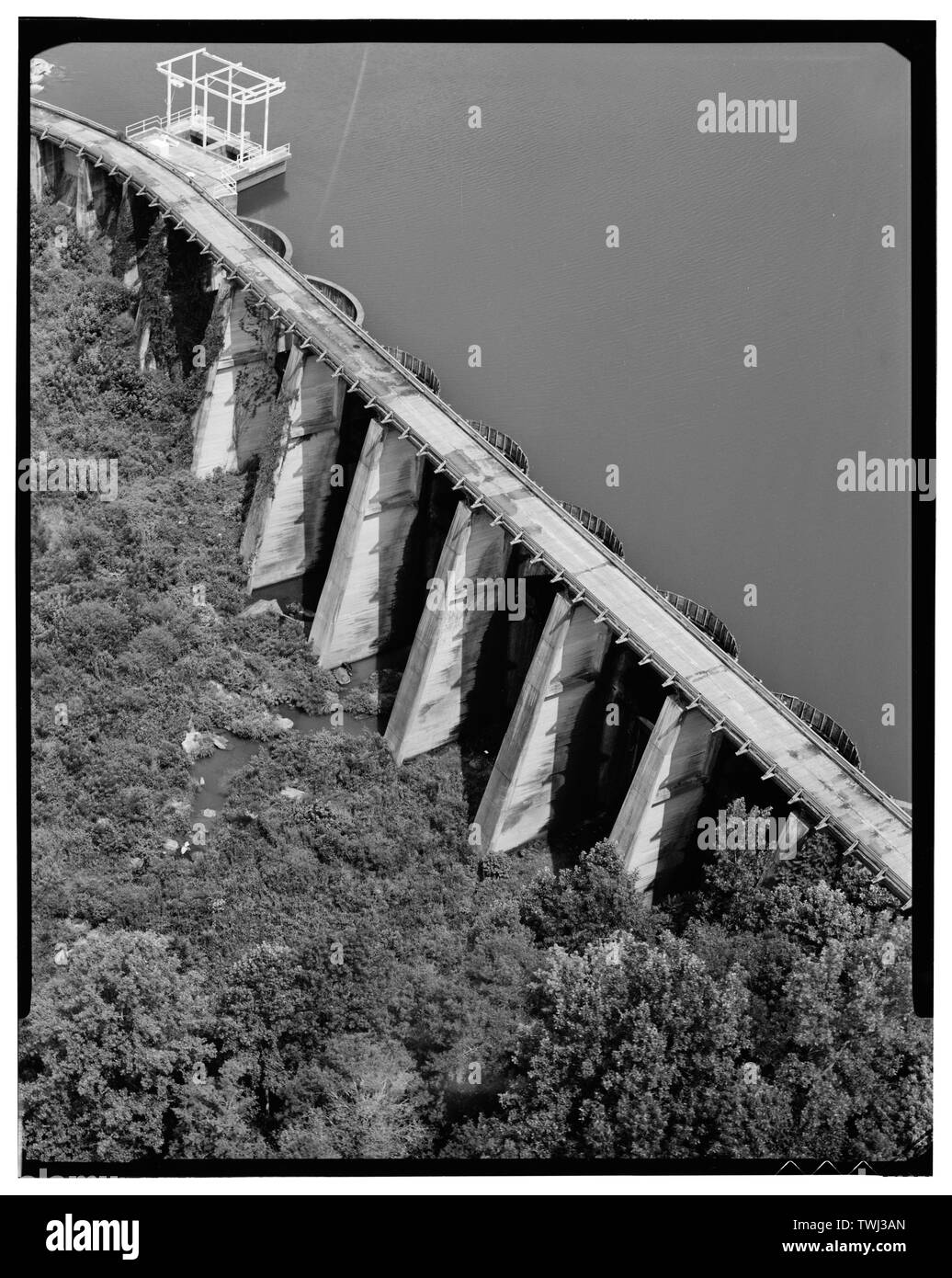 La secessione Lago dam- vista aerea di porte di aspirazione, su strada e dam - Abbeville Centrale Idroelettrica, Statale 284 e County Road 72, Rocky River (storico), Abbeville County, SC; Abbeville acqua e impianto elettrico società; Pennell, James Roy; bianco, W H; Abbeville potere società incorporata; D.M. Rickenbacker Società di costruzioni; Townsend, C P; Wideman e Singleton; Britton, John B; S. Morgan Smith Società; Woodward Governor Company; Bethlehem Steel Company; Westinghouse Corporation; Boccola Sulzer Brothers Company; contrassegnare fratelli; Cary, Brian, trasmettitore Foto Stock
