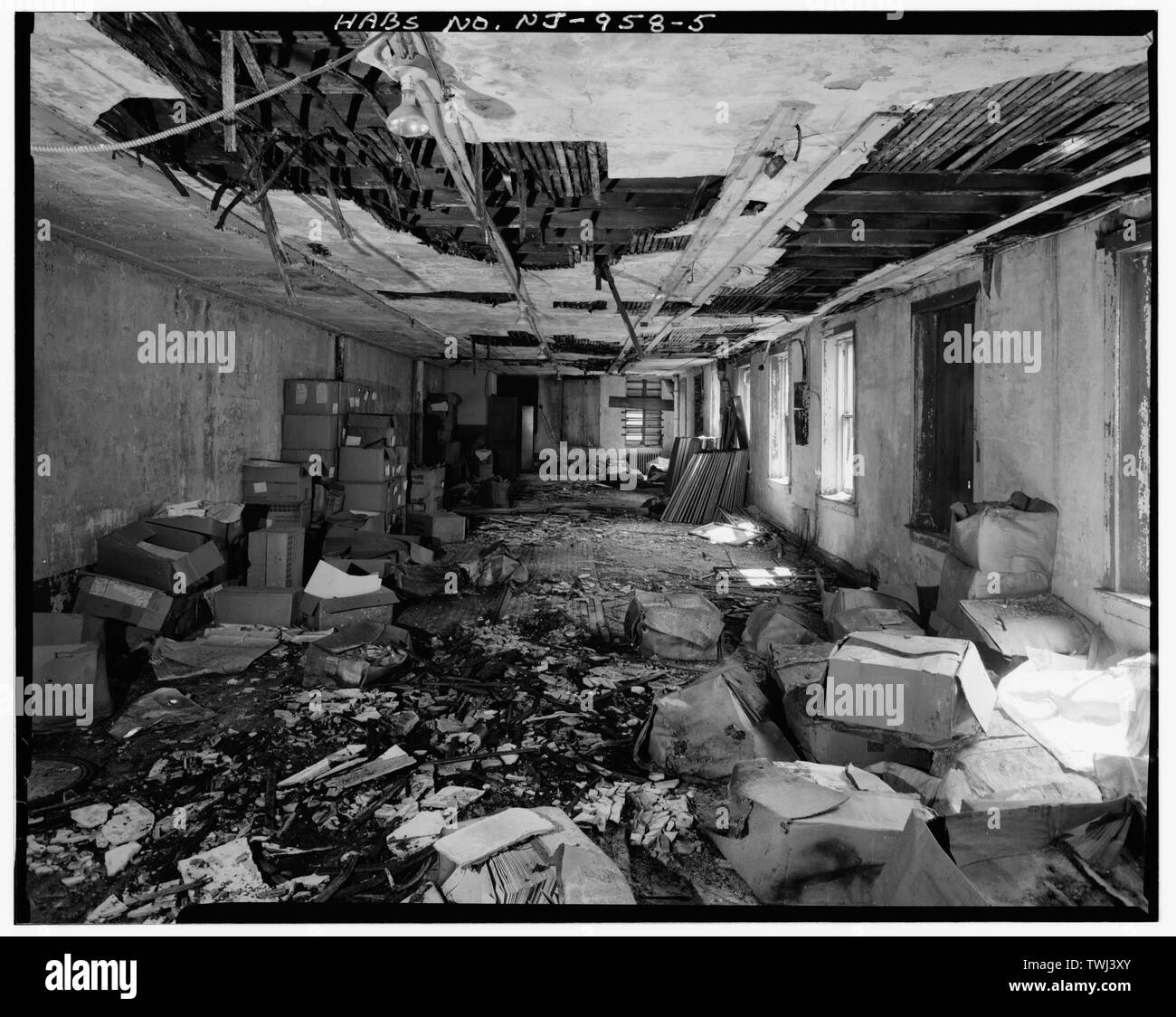 Secondo piano interno, guardando dal centro dell'edificio verso la parte posteriore (vista a est). Tipiche condizioni di interni. - 14 nord Warren Street (Edificio commerciale), vero edificio americano, Trenton, Mercer County, NJ Foto Stock
