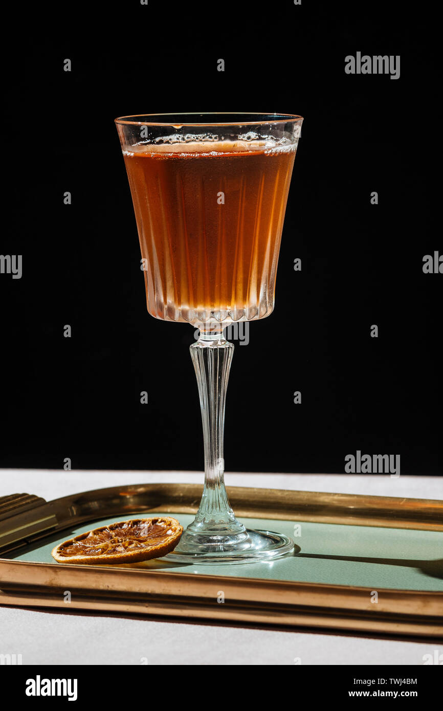 Stinger, un cocktail serale con il Cognac e Crème de Menthe white Foto Stock