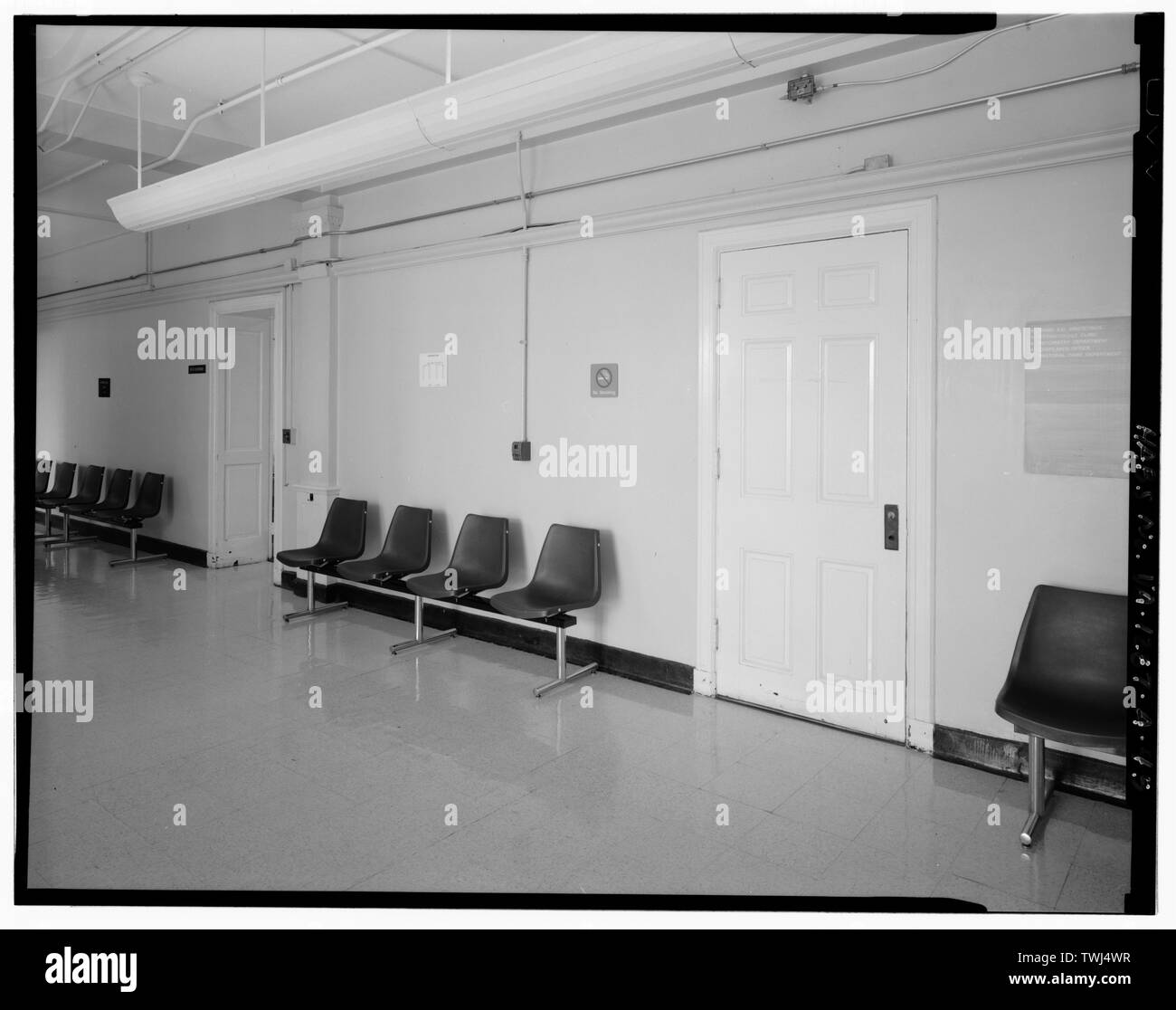 Secondo piano, tipico, porta surround e pannelli di apertura della porta al corridoio centrale, vista nord - Portsmouth Naval Hospital, ospedale, Rixey posto, delimitata dalle unità di Williamson, Holcomb Road, e il cerchio, Portsmouth, Portsmouth, VA Foto Stock