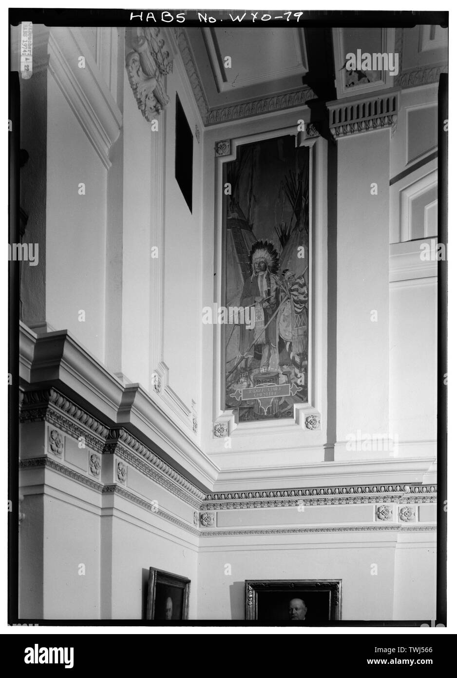 Camera del Senato, angolo sud-est della parte ovest della camera, vista della pittura capo indiano Cheyenne - State Capitol Building, Twenty-Fourth Street e Capitol Avenue, Cheyenne, Laramie County, WY; Morris, Scott, trasmettitore; DeBoer, Ruth, trasmettitore Foto Stock