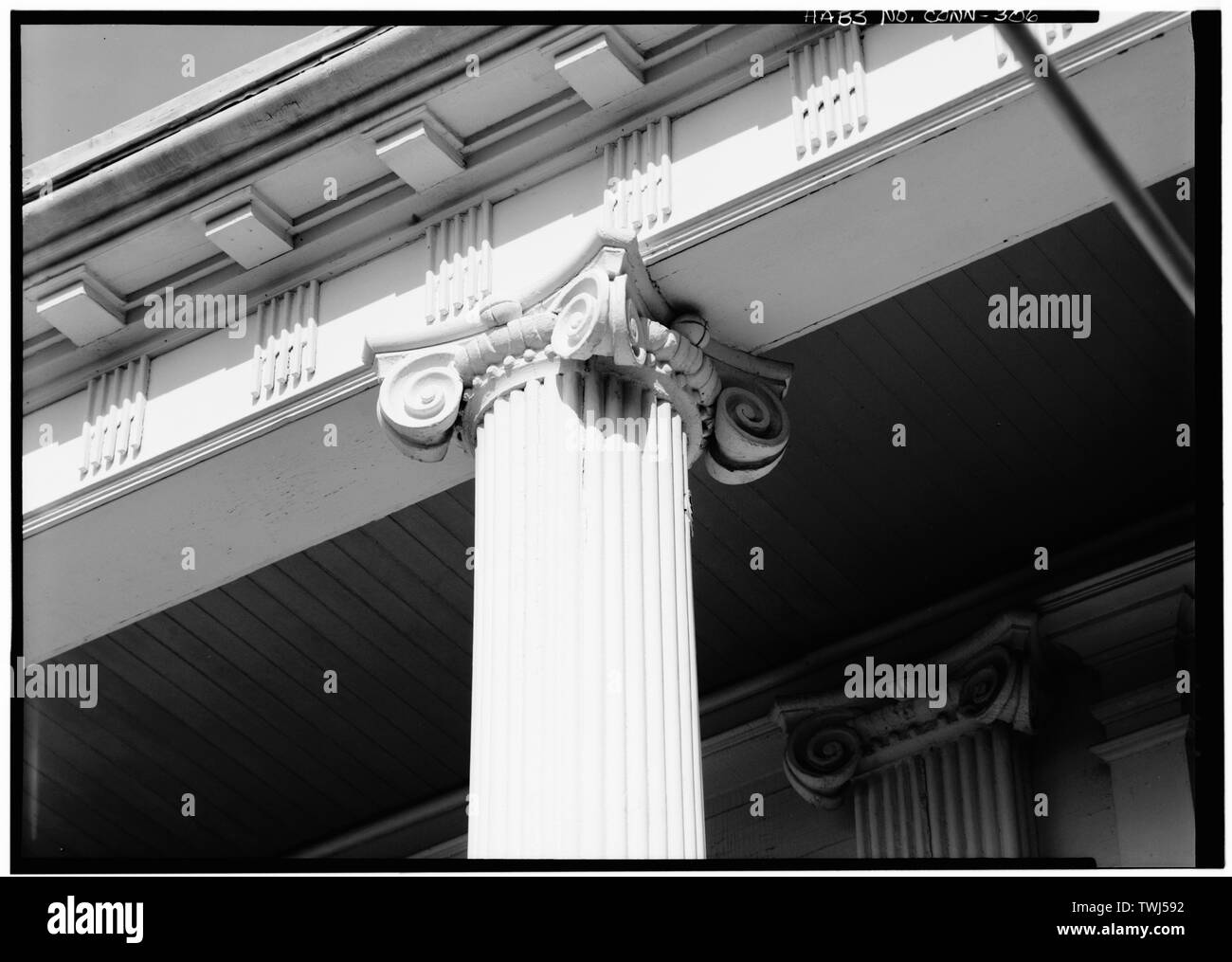 Settembre 1966 DETTAGLIO CAPITALE, portico sud - Charles Perry House, 564 Harbour Road, Southport, Fairfield County, CT Foto Stock