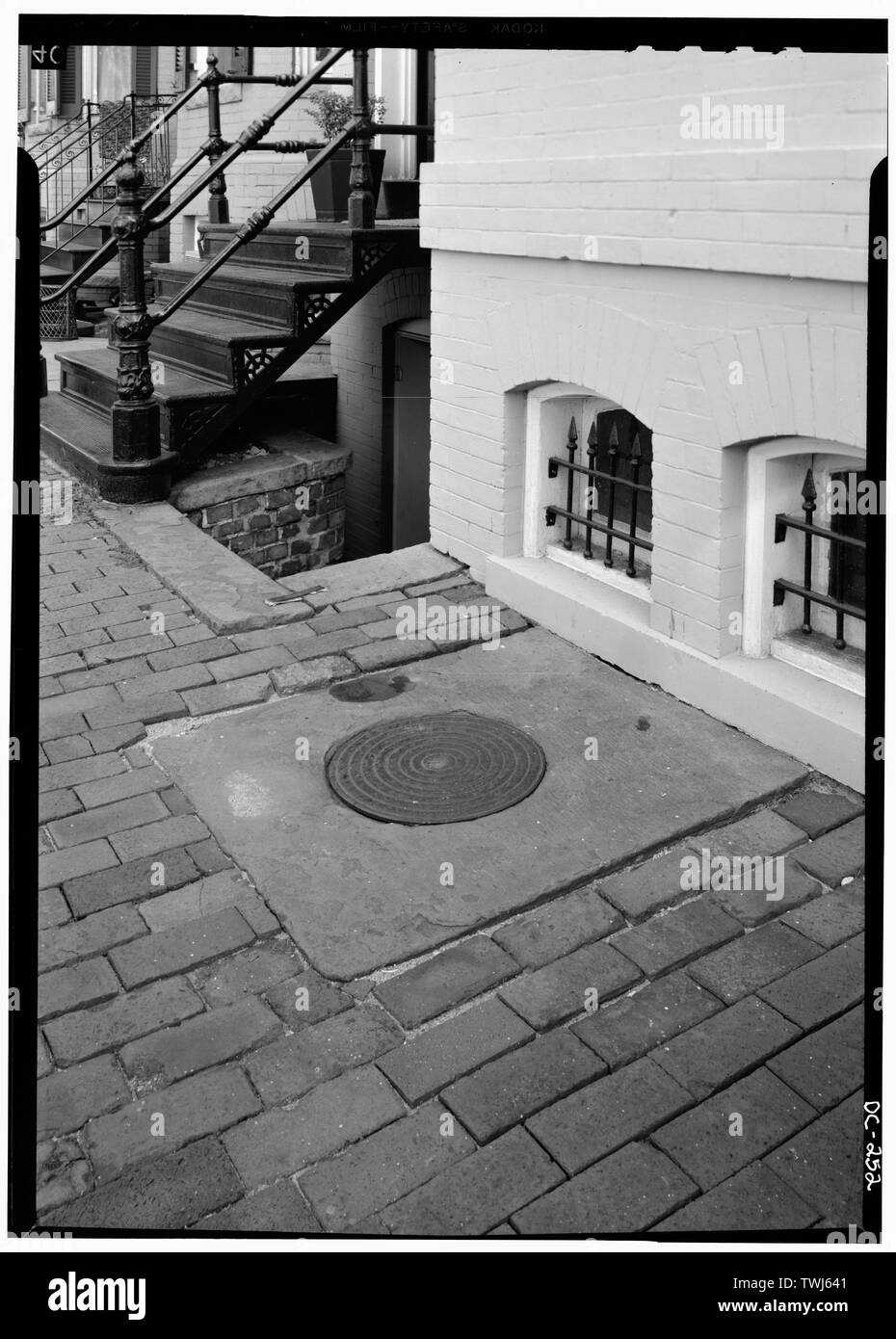 Settembre 1969 carbone coperchio dello scivolo a 1335 30th Street - Georgetown Arredo, vicinanze Georgetown, Washington, Distretto di Columbia, DC Foto Stock