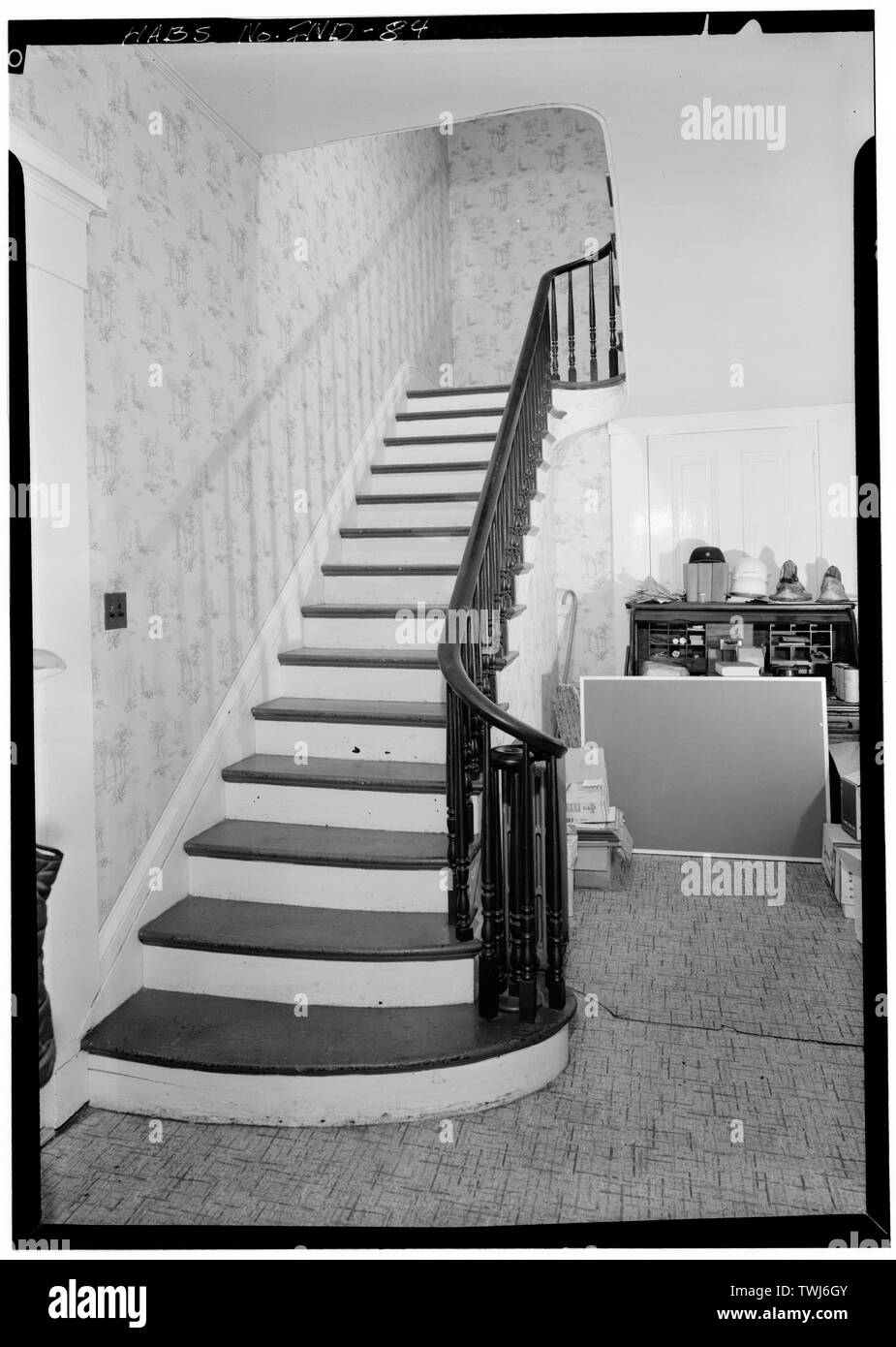 Settembre 1971 scalinata e hall di sceriffo dell'ufficio adiacente e attaccato alla posizione di cella - Jefferson County Jail e sceriffo di ufficio, Courthouse Square, Madison, Jefferson county, IN; Lee, Monroe W; Kirk, John; McKimm, Robert; Falconer, James; Farnsworth, Giuseppe; Honore, Francesca; Durham, Fleming; Temperly, Matthew Foto Stock