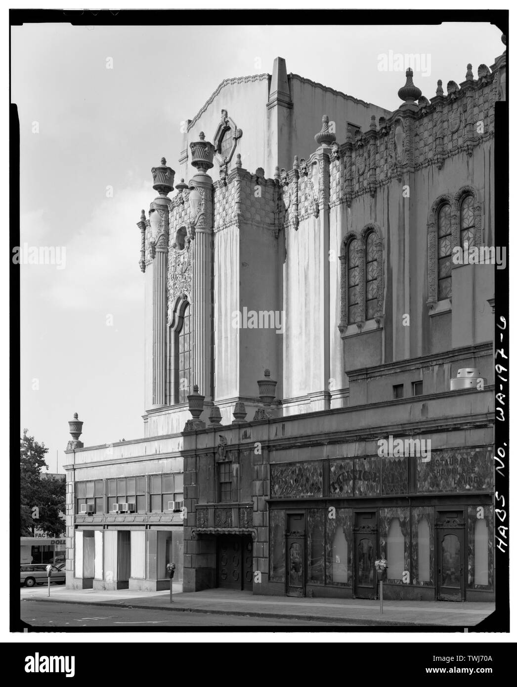 Settima Avenue lato, cercando NE AL Fly Tower. (Sett. 1991) - Teatro Fox, Settima Avenue e modo di oliva, Seattle, King County, WA; Ford, Sherwood Demier; Maul, David, trasmettitore Foto Stock