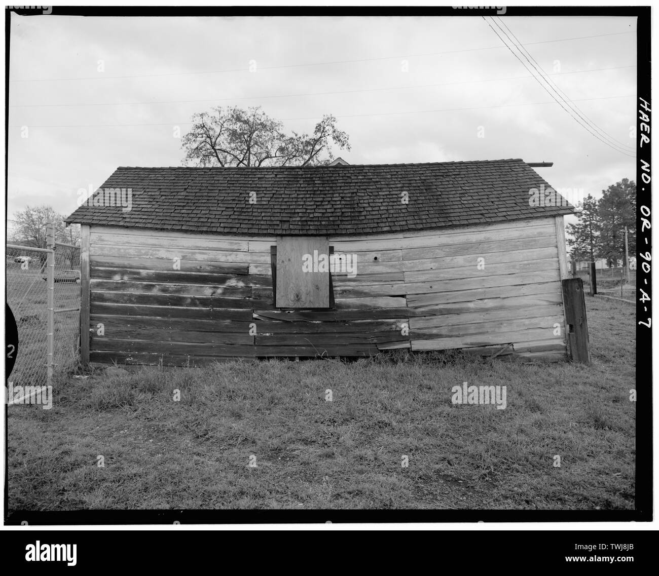 Vista laterale del carrello house, rivolta a est. - Klamath Basin Project, un Canal Headworks House, 500 Nevada Street, Klamath Falls, Klamath County, o Foto Stock