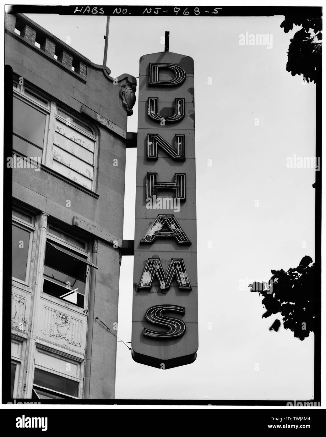 Segno attaccato ad angolo sud-est di Wallach edificio. Telecamera rivolta verso nord-est. - Wallach Edificio, 88 East State Street, Trenton, Mercer County, NJ Foto Stock