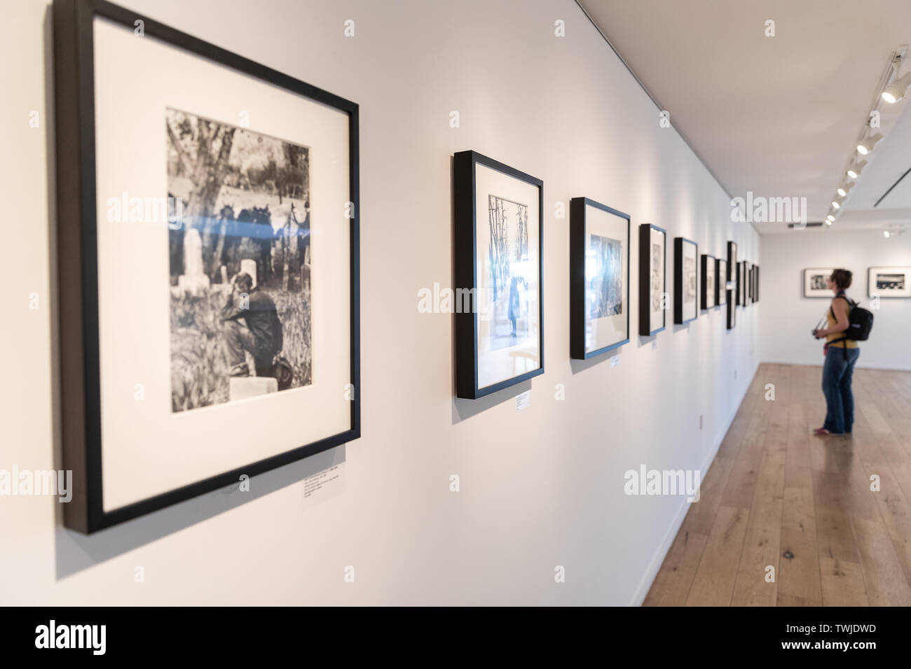 La vetrina ‘Henri Cartier-Bresson: L'occhio del secolo’ di uno dei più significativi fotografi del 20 ° secolo. Los Angeles - 6/20/2019 Foto Stock