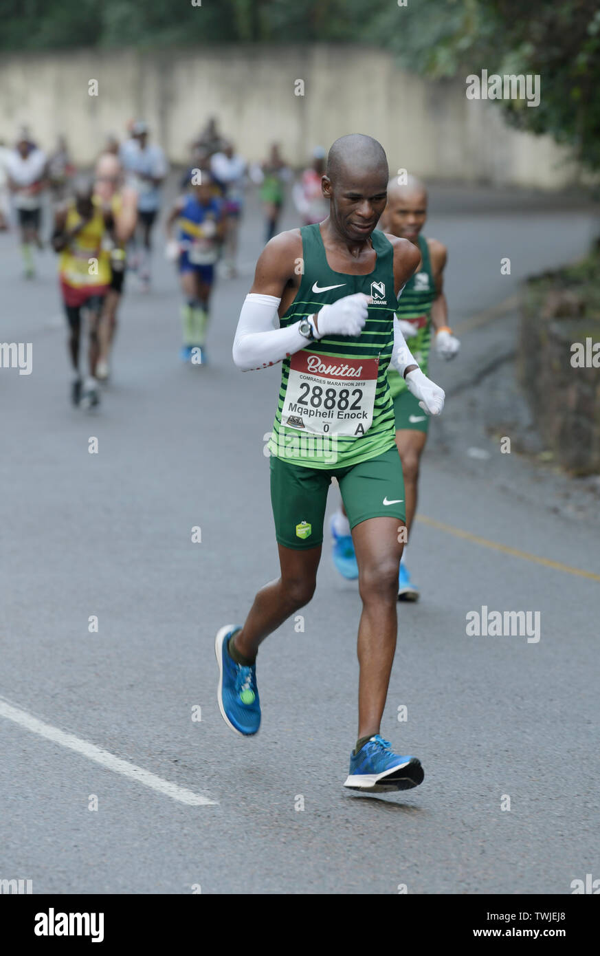 Durban, Sud Africa, uomo adulto in esecuzione nella maratona di compagni, 2019, guide in gara competitiva, persone, sport, atletica, azione Foto Stock