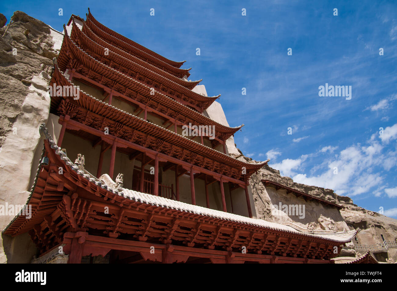 Edificio di nove piani delle Grotte di Mogao a Dunhuang, provincia di Gansu Foto Stock