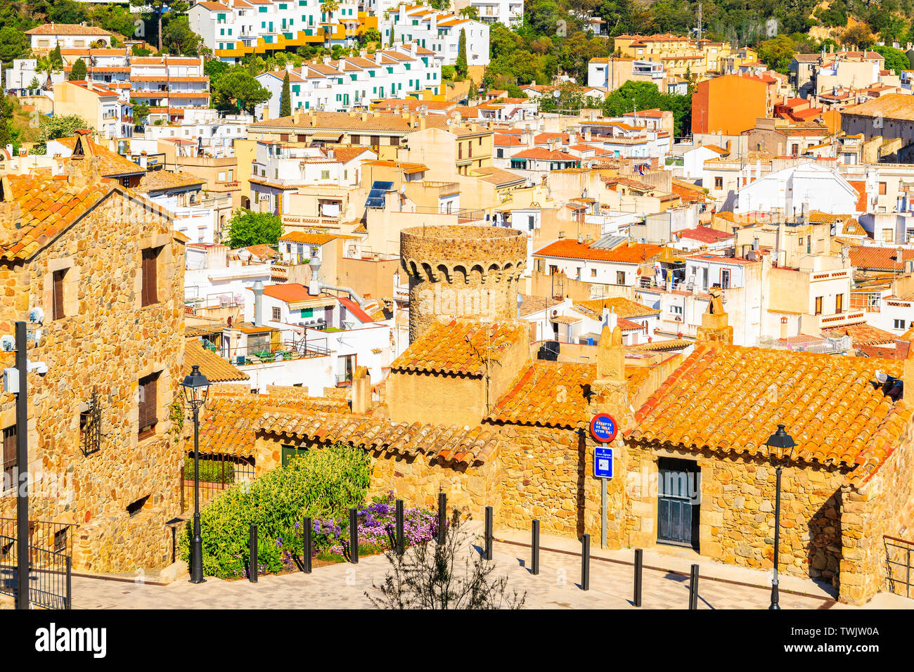 Case colorate di vecchia città di Tossa de Mar, Costa Brava, Spagna Foto Stock